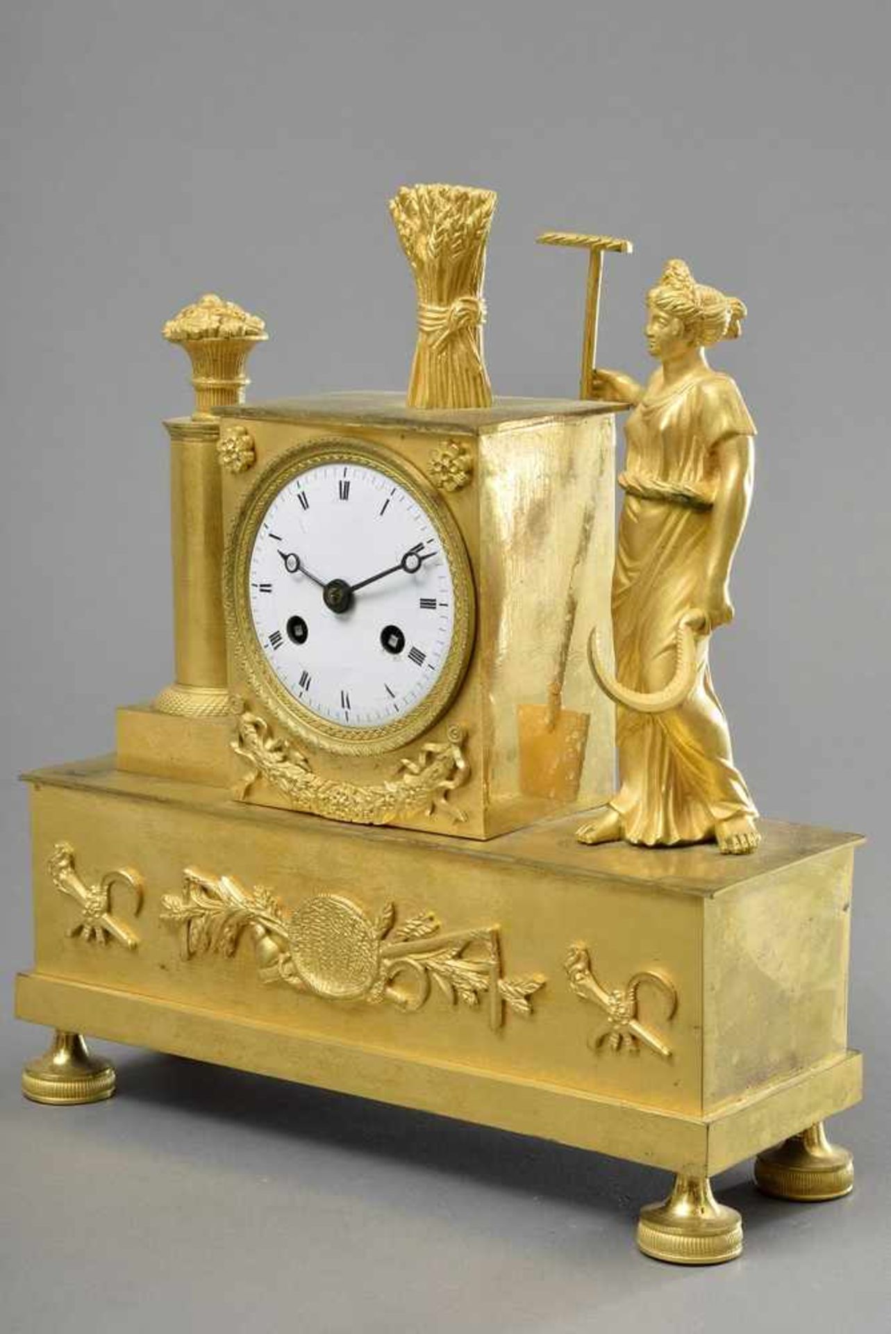 Kleine Empire Pendule "Allegorie auf den Sommer - Gärtnerin", Bronze vergoldet, 24,5x22x7,5cm, - Image 4 of 4