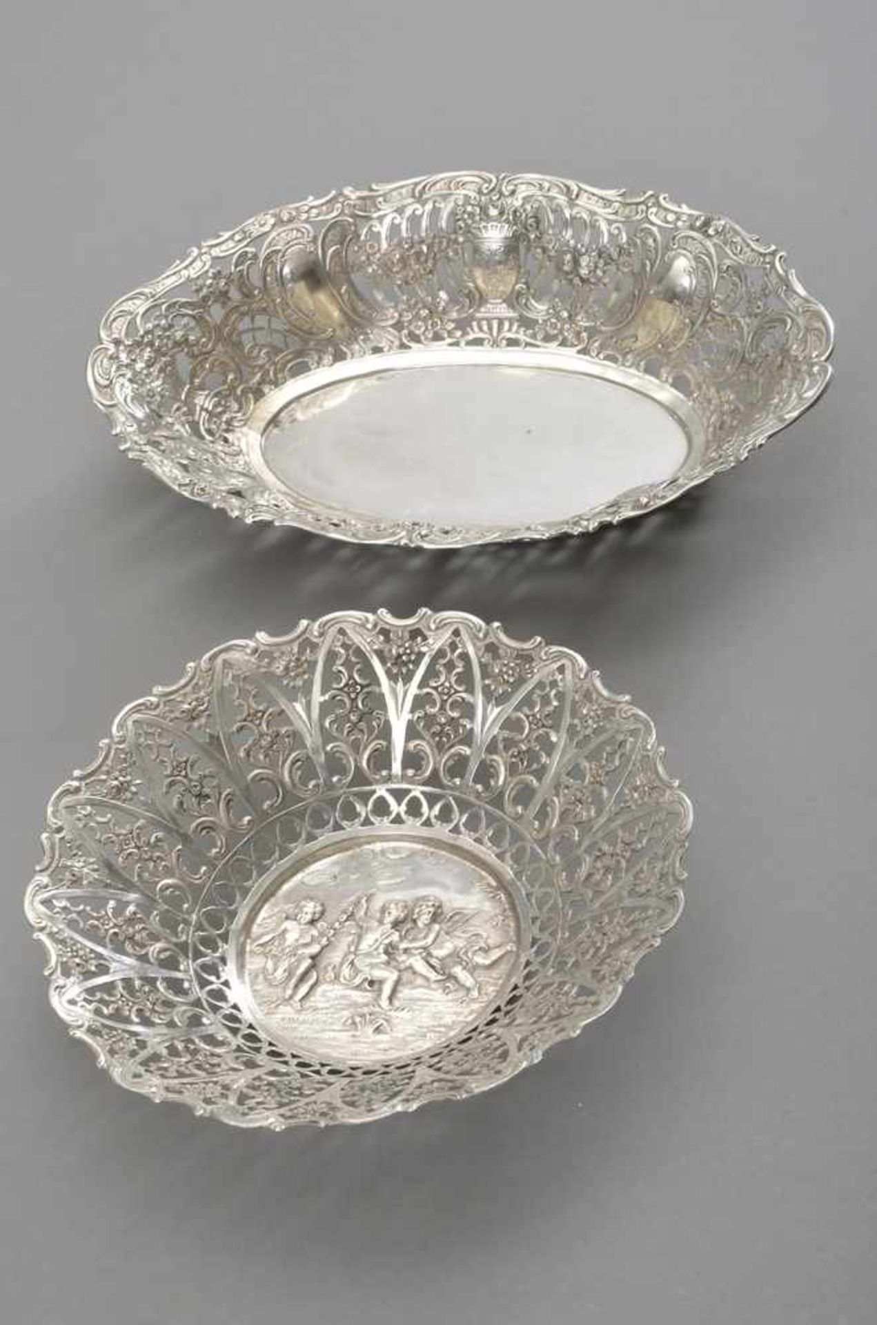 2 Diverse durchbrochene Schalen "Putti" und "Blütenfestons", Silber 800, 404g, 24,5x17cm, Ø 19cm - Image 2 of 2
