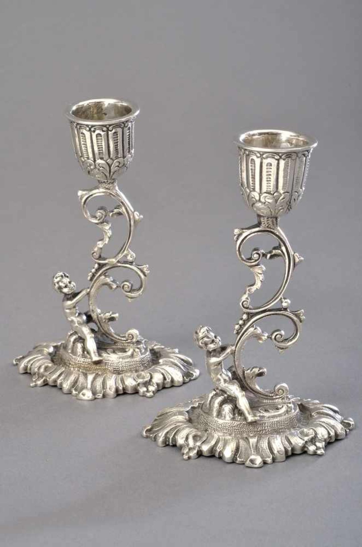 2 Paliteiros oder Leuchter "Putti mit Rankengerüst", Silber, 223g, H. 10,5cm, Punze verschlagen