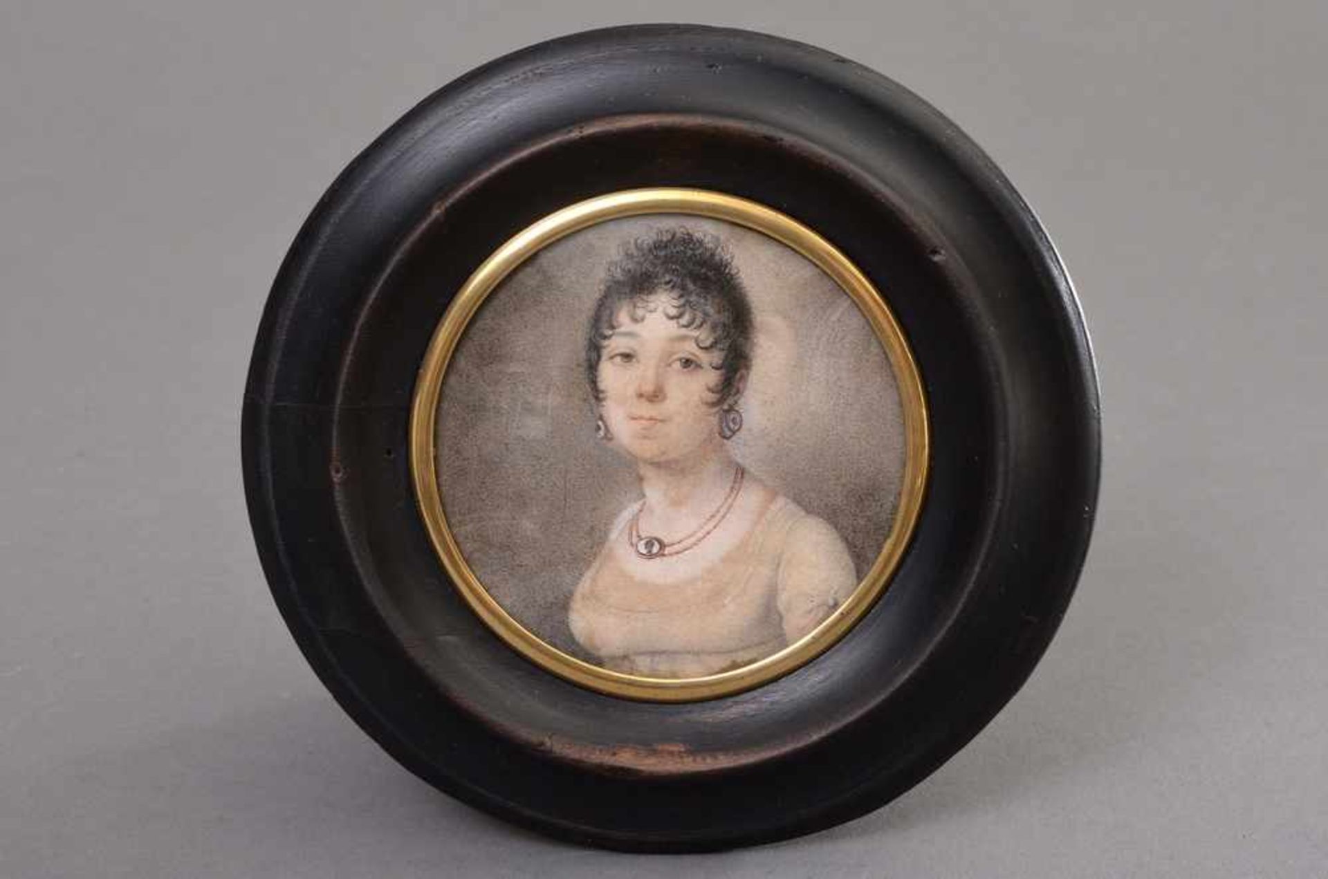 Tondo Miniatur "Dame mit Gemmenschmuck", Gouache/Papier, Frankreich um 1800/1820, Ø 13cm, leicht