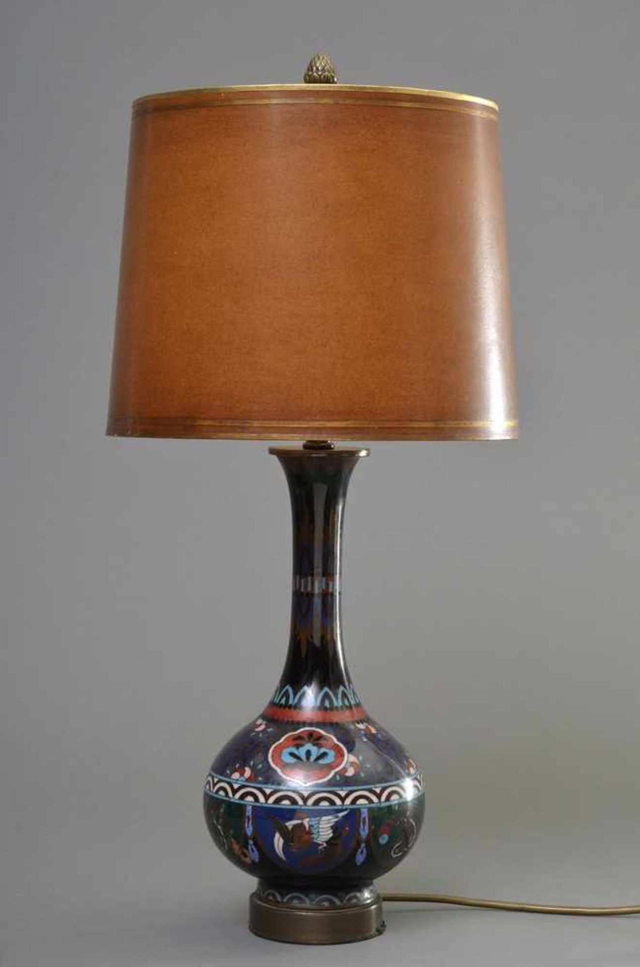 Bauchige Cloisonné Vase mit ornamentalem Dekor "Phönix und Drache", China Anfang 20.Jh., als Lampe