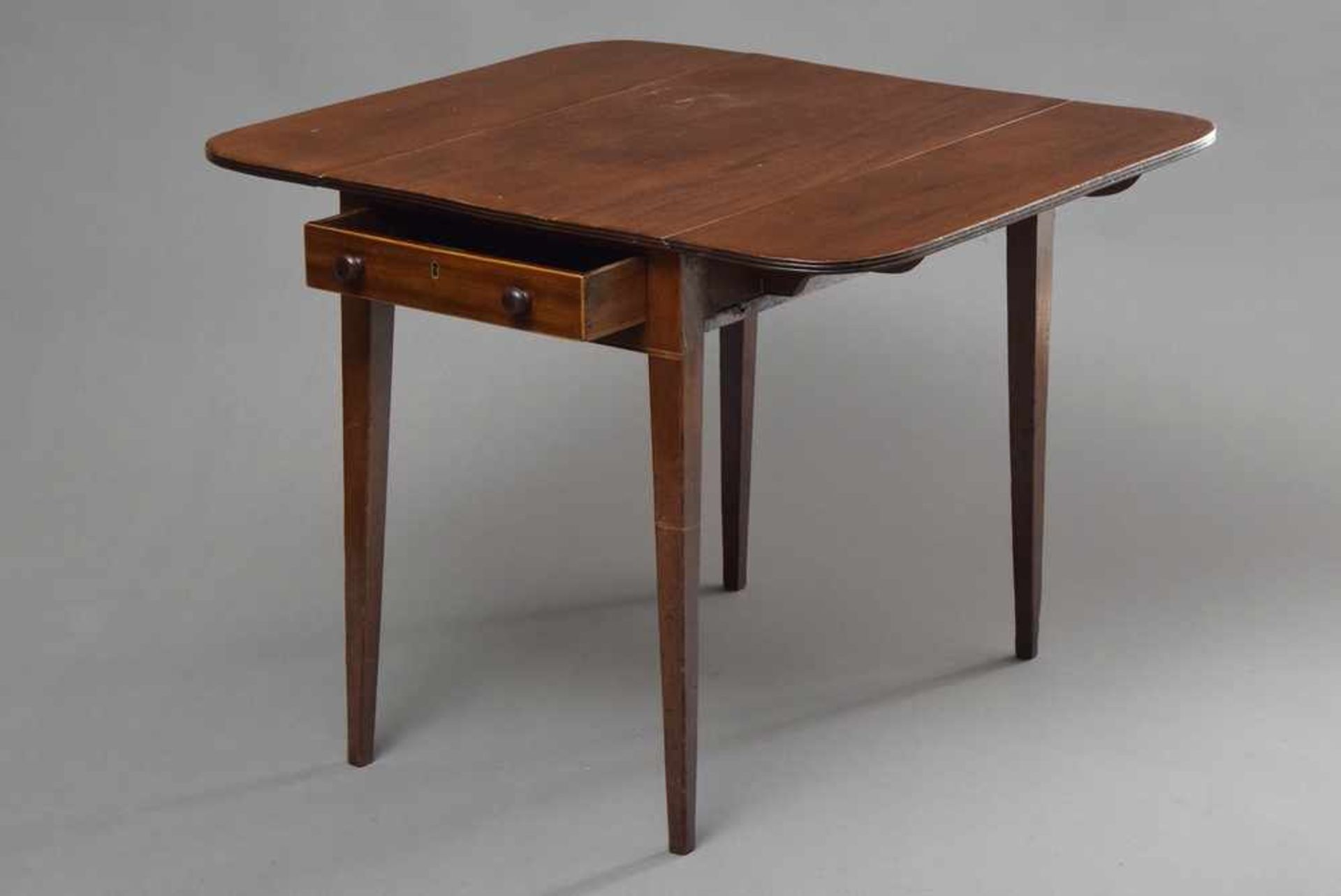 Englisches Mahagoni Pembroke Tischchen mit seitlichen Klappen, 64x74x43/83cm - Bild 2 aus 3