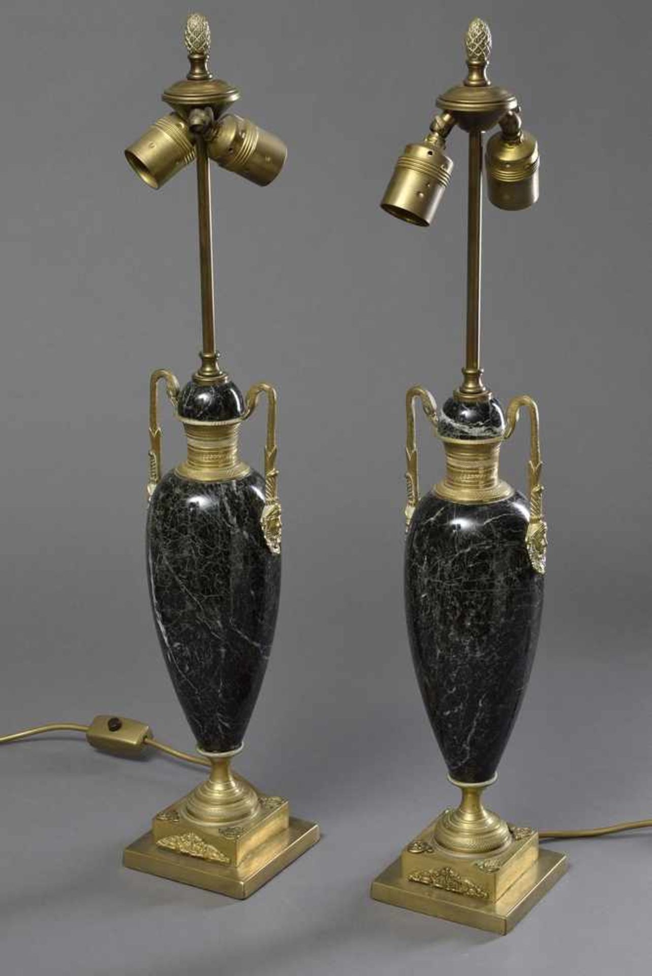 Paar Vasenlampen im Empire Stil mit Bronzemontierung, schwarzer Marmor, H. 69cm Pair of vase lamps - Image 3 of 5