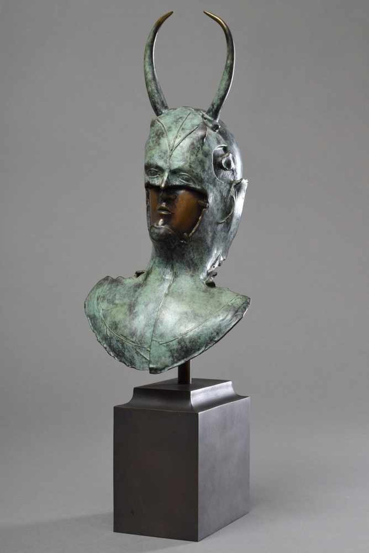 Wunderlich, Paul (1927-2010) "Kopf des Minotaurus" 1989, Bronze patiniert, 157/200, num./sign., H.