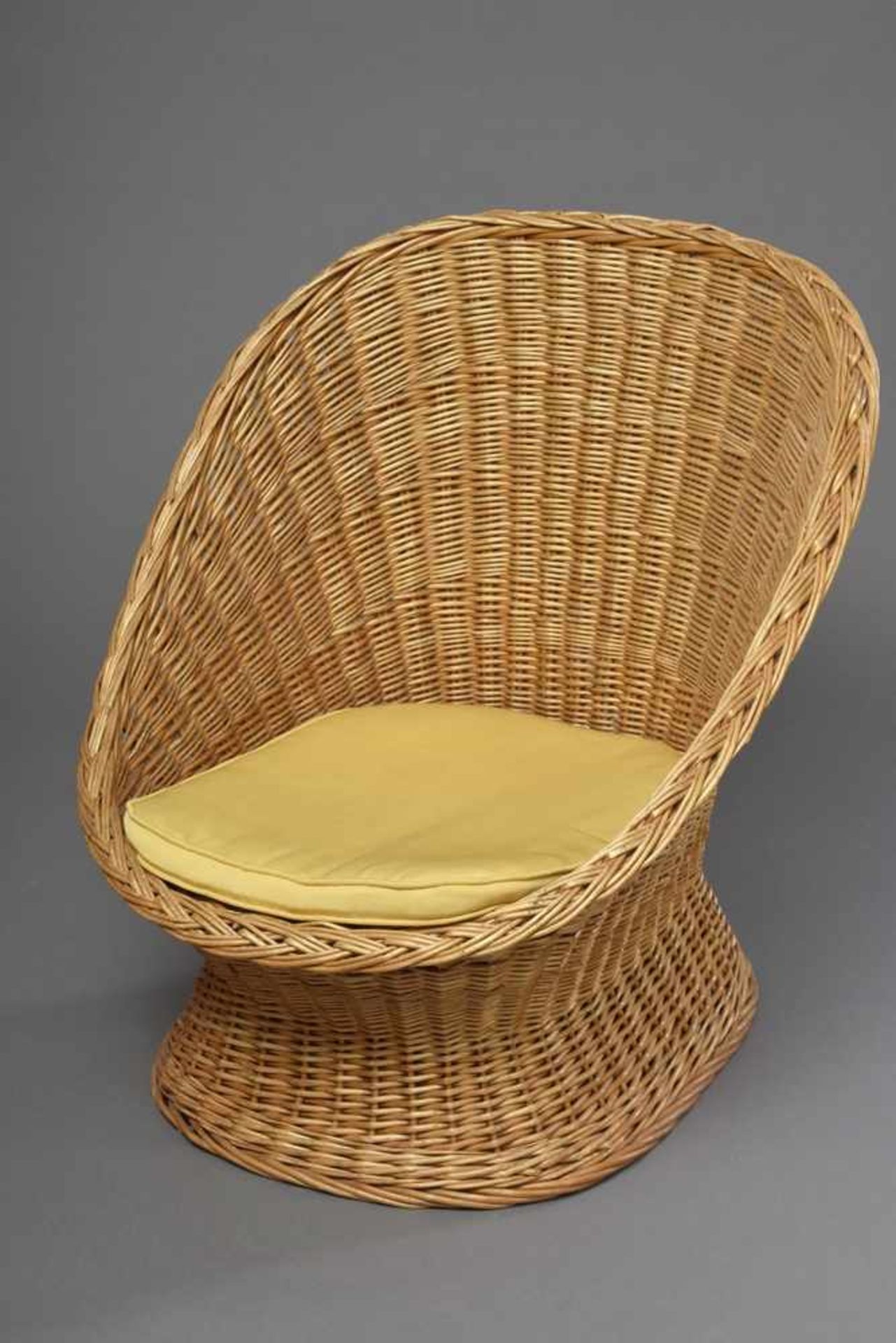 Moderner Korbsessel mit gelbem Polster, um 1950/60, H. 30/72cm Modern wicker armchair with yellow