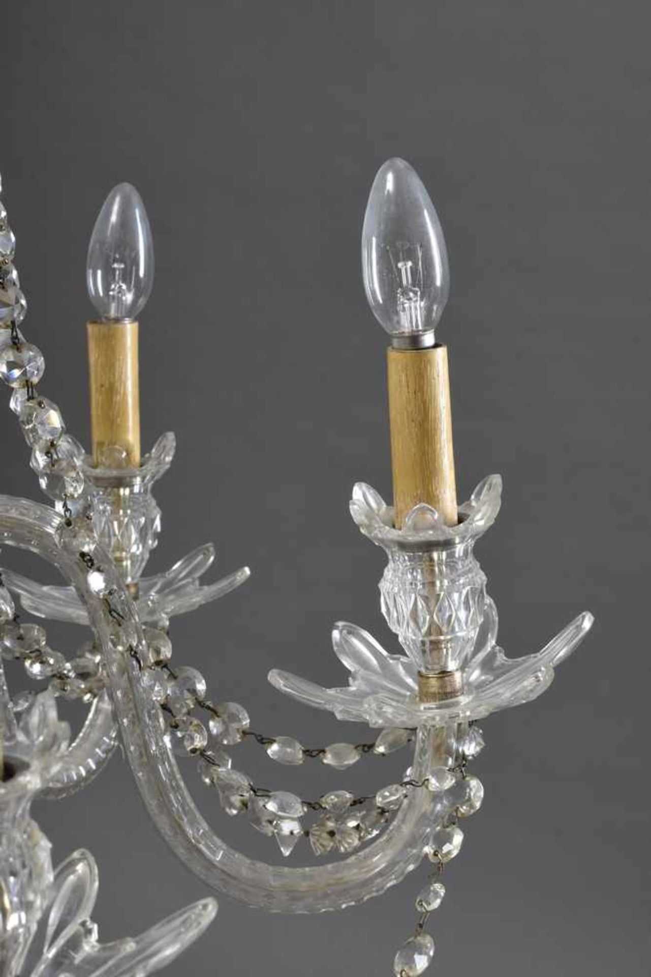 Englischer Prismenleuchter, 6flammig, 19.Jh., H. ca. 80cm, 1 Arm rest. English prism chandelier, - Image 2 of 4