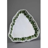 Modernes dreieckiges Meissen Tablett "Weinlaub", Ø 26cm Modern triangular Meissen tray ''vine