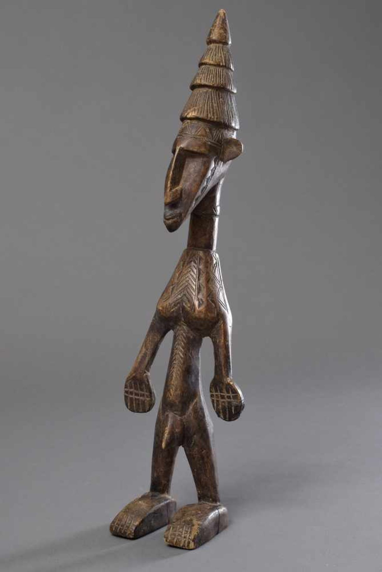 Dogon Figur "Stehender Mann", Holz beschnitzt, Mali Ende 20.Jh., H. 54cm, etwas best. Dogon