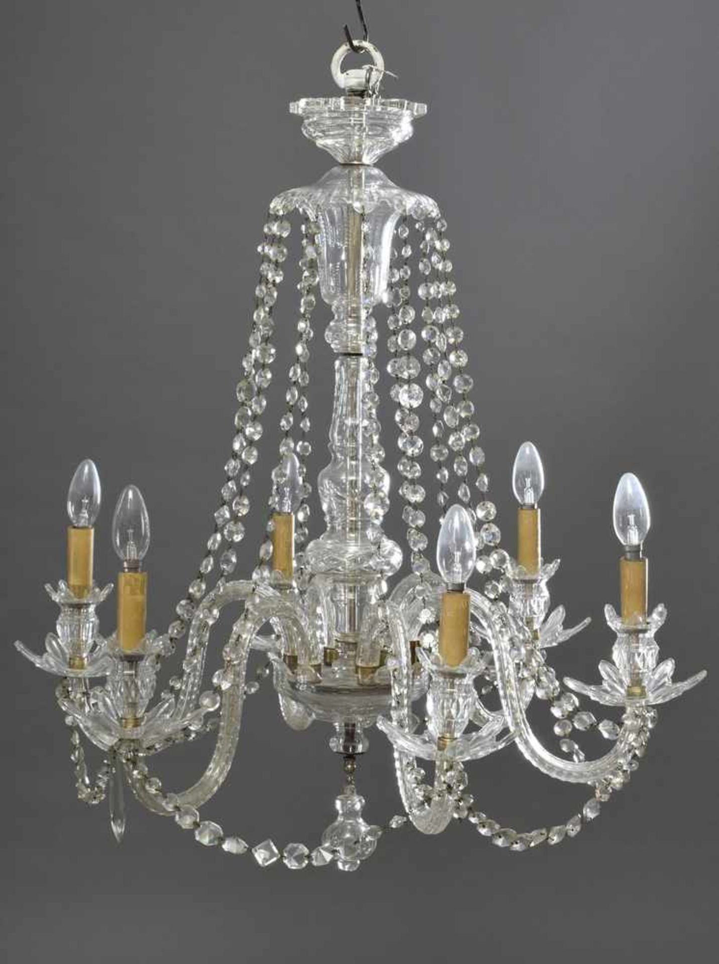 Englischer Prismenleuchter, 6flammig, 19.Jh., H. ca. 80cm, 1 Arm rest. English prism chandelier,