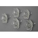 5 Lalique Glas Blüten für Tischdekoration, mattiert, sign., L. 11cm 5 Lalique glass flowers for