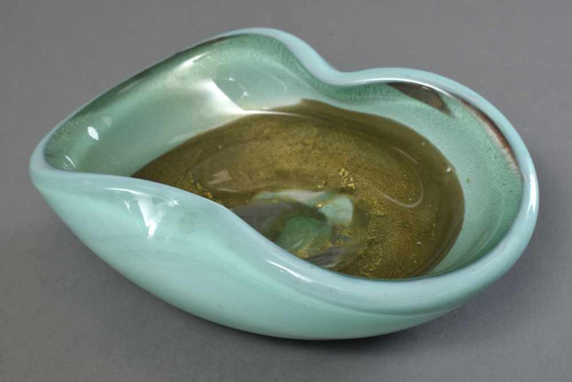 Dickwandige organisch geformte Murano Schale mit braun und türkisfarbenem Überfangglas sowie
