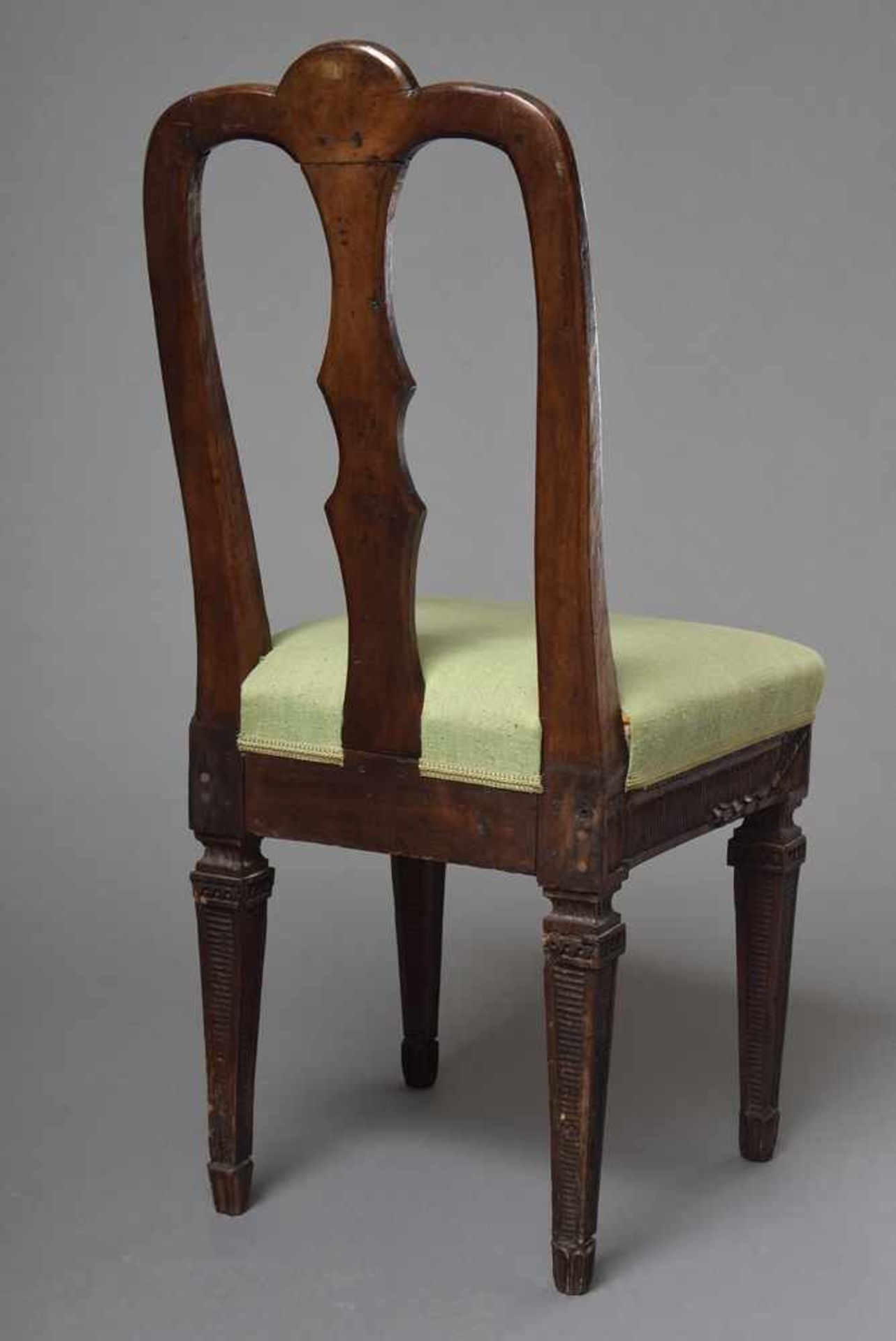 Louis XVI Stuhl mit beschnitzter Lehne, Pflaumenholz, H. 47/86cm, alter Wurmfraß Louis XVI chair - Bild 2 aus 4