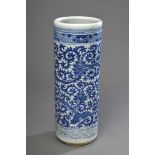 Porzellan Schirmständer mit Blaumalerei Dekor, China 20.Jh., H. 61cm Porcelain umbrella stand with