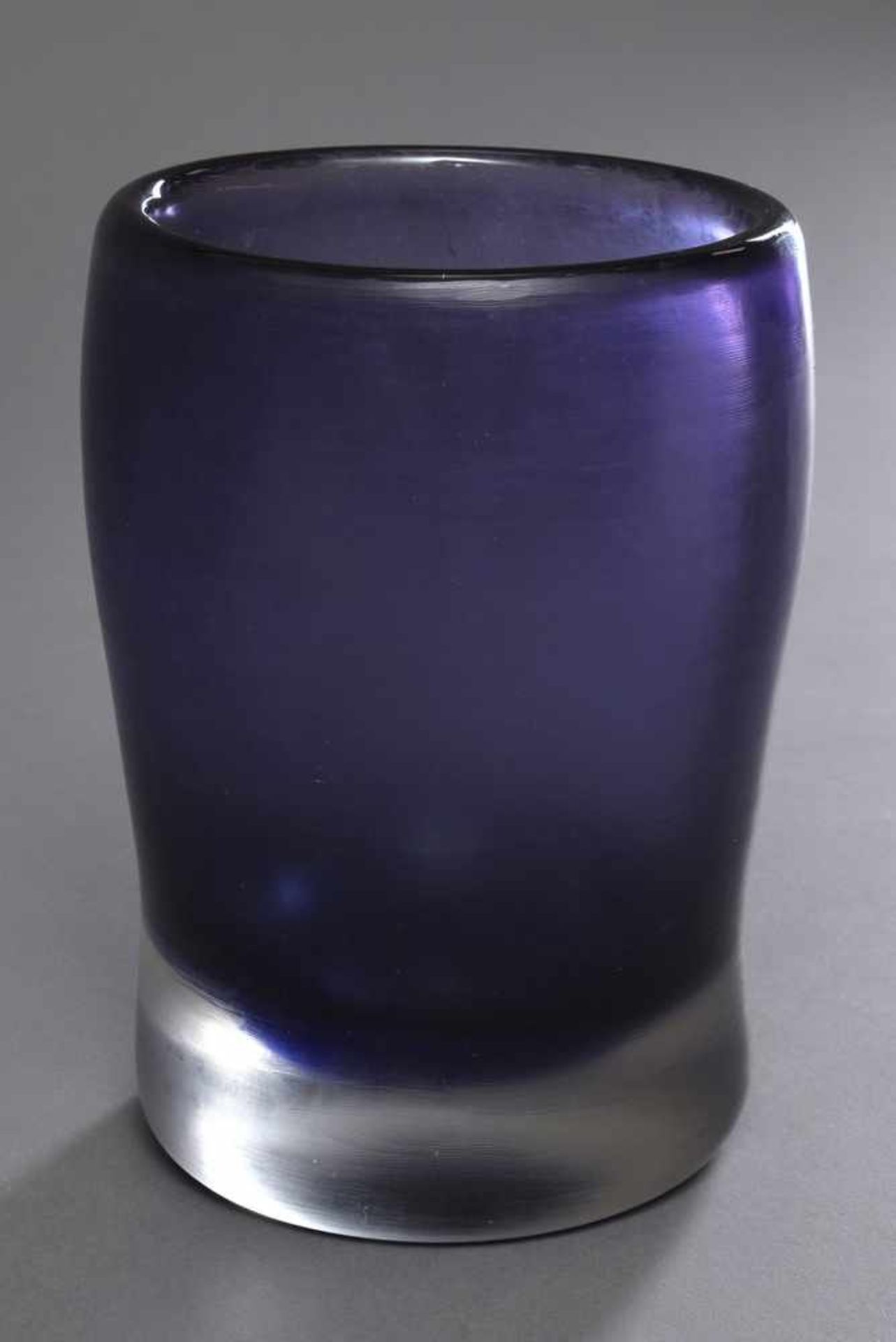 Violette Venini Vase "Inciso", 1950/60er Jahre, Boden mit Ätzsignatur, H. 19,5cm, am Boden leicht