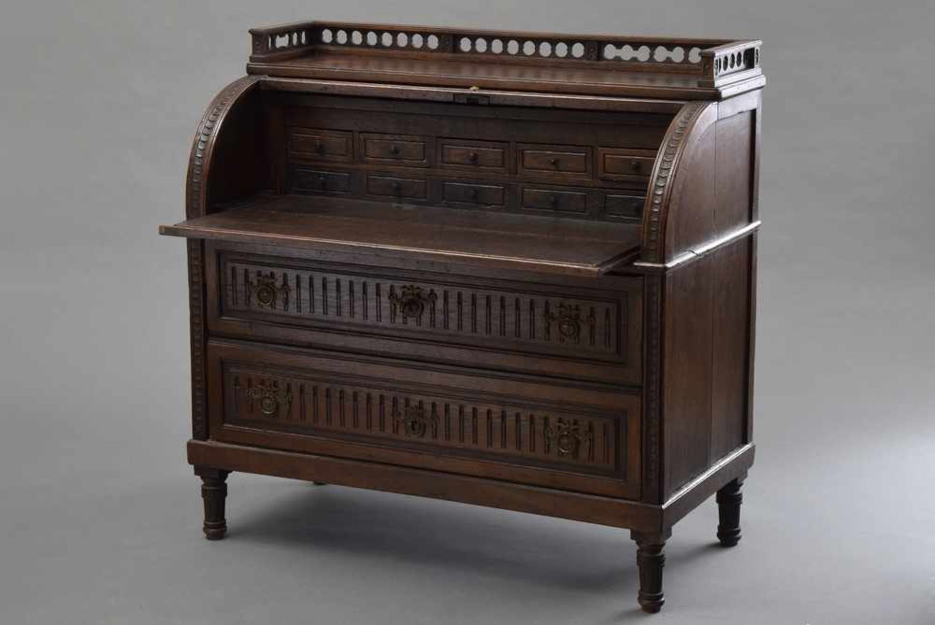 Louis XVI Rollbureau mit beschnitztem Korpus, Eiche dunkel gebeizt, um 1780/1800, 117x117x57cm, - Bild 2 aus 6