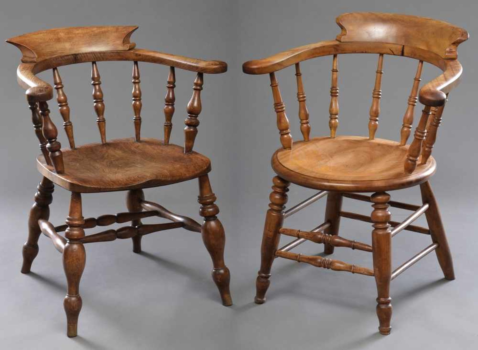 2 Diverse Buchenholz Captain Chairs mit runder/eckiger Sitzfläche, H. 44/78 u. 45/79cm 2 Different
