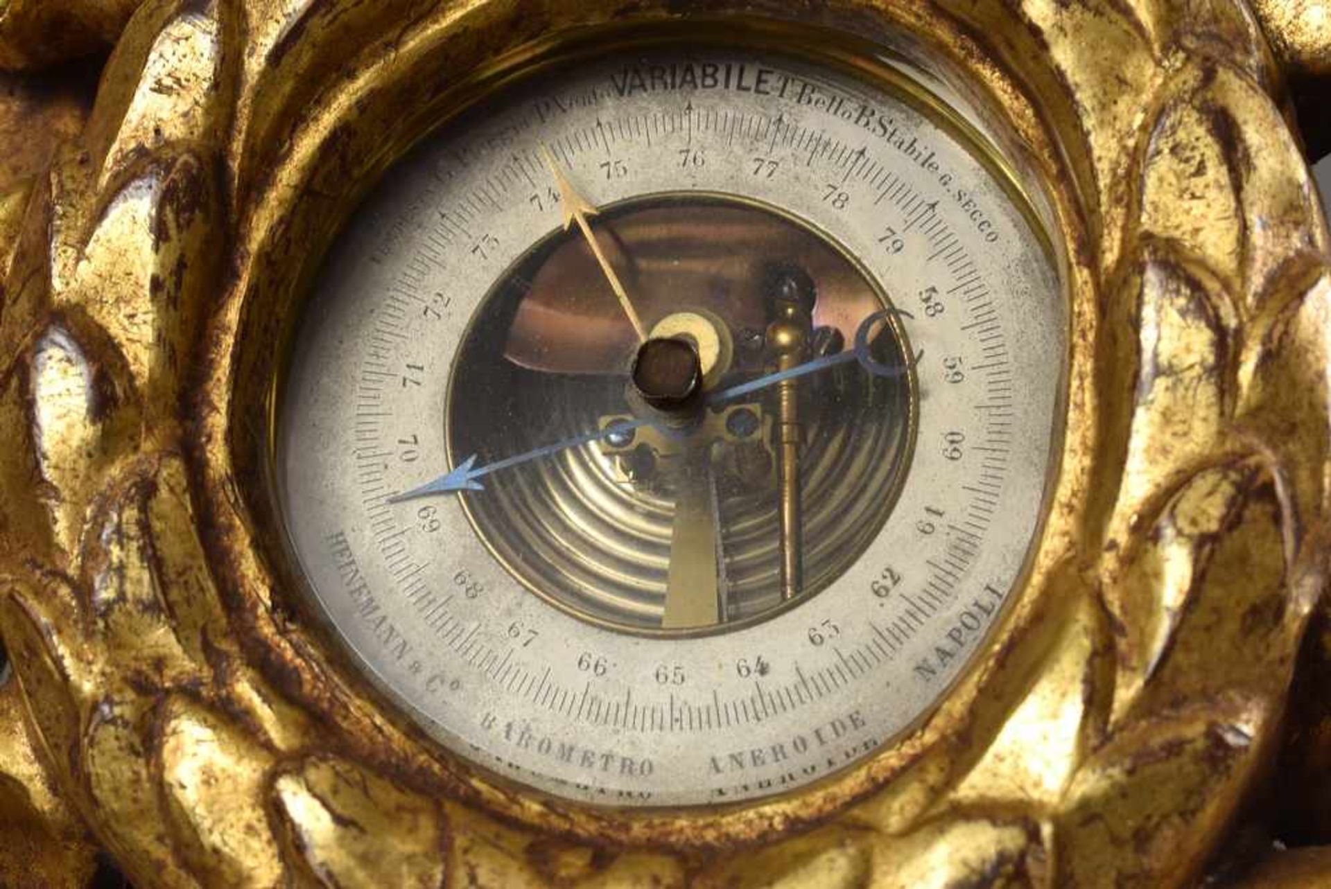 Aneroid Wand Barometer in geschnitztem vergoldetem Rahmen in barocker Façon, Herst.: Heinemann & - Bild 2 aus 4