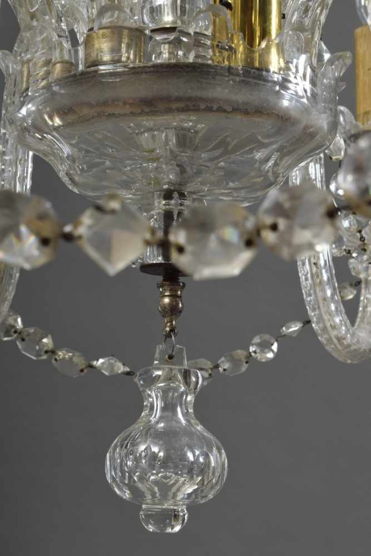 Englischer Prismenleuchter, 6flammig, 19.Jh., H. ca. 80cm, 1 Arm rest. English prism chandelier, - Image 3 of 4