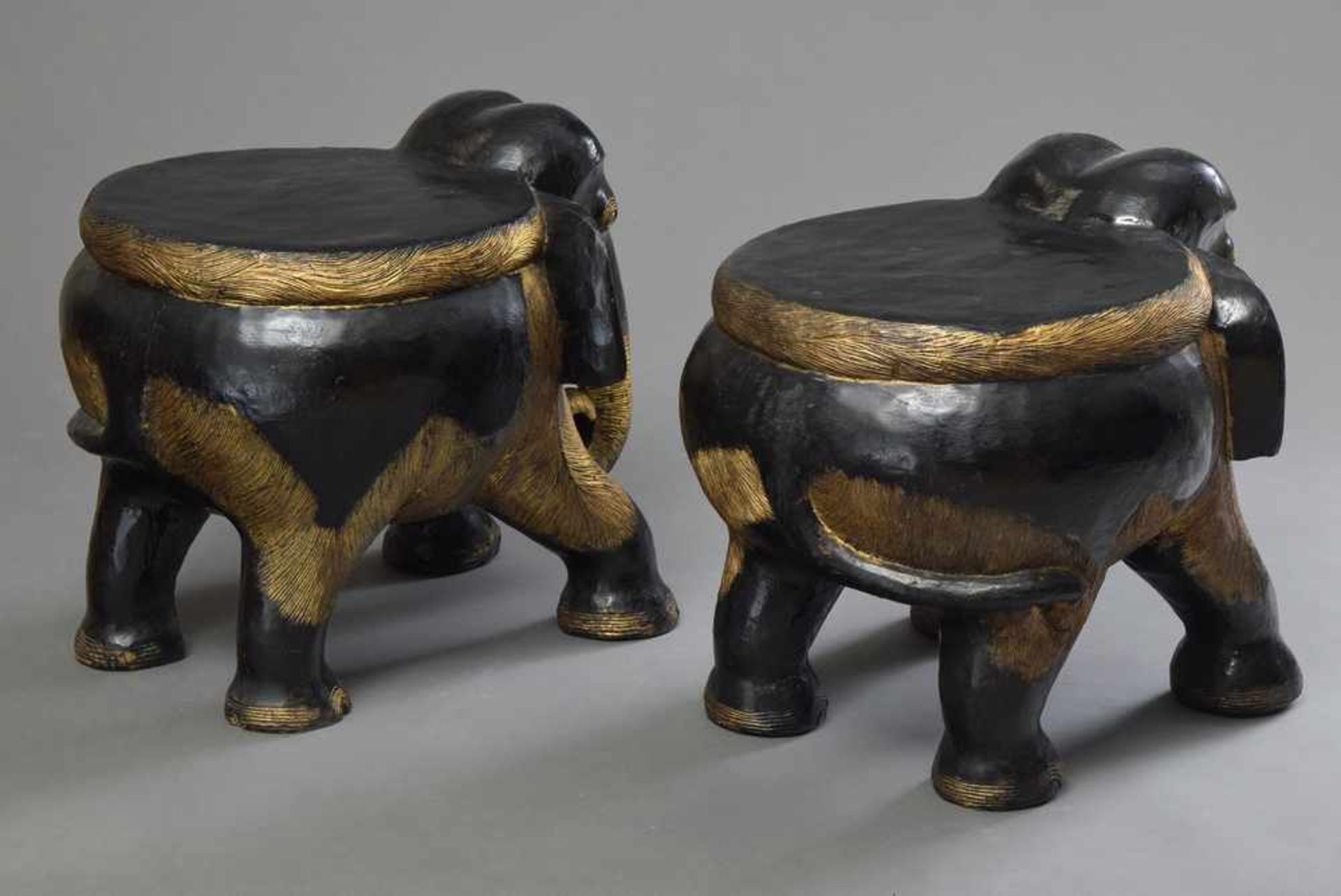 Paar asiatische "Elefanten" Sitzhocker, schwarz/gold gefasst, H. 45cm, Ø 40cm Pair of Asian '' - Bild 2 aus 4