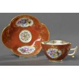 Feine 4passige Meissen Mokkatasse mit Blumenmalerei in floralen Goldkartuschen auf braun-orangem