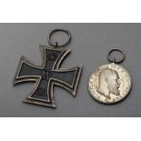 2 Diverse Teile Eisernes Kreuz von 1914 (II. Klasse) und Würtembergische Tapferkeitsmedaille 2