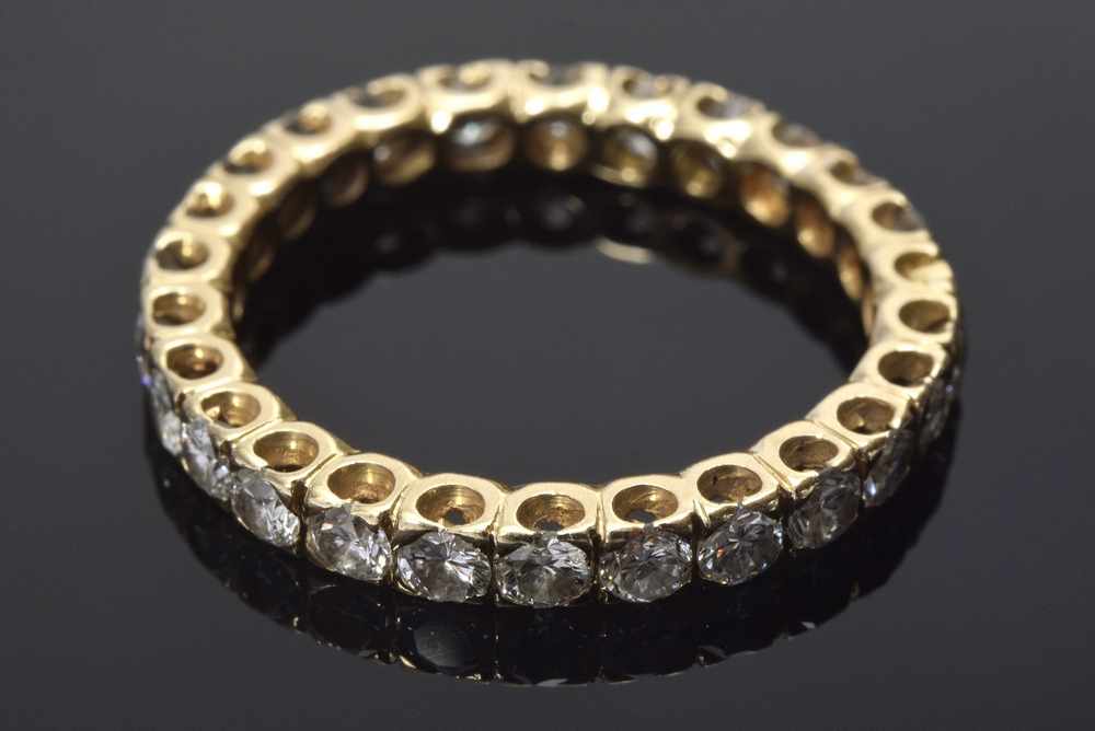 GG Memoirering mit 26 Brillanten (zus.ca. 1,30ct), 3,1g, Gr. 57,5 GG memoir ring with 26 diamonds ( - Image 2 of 2