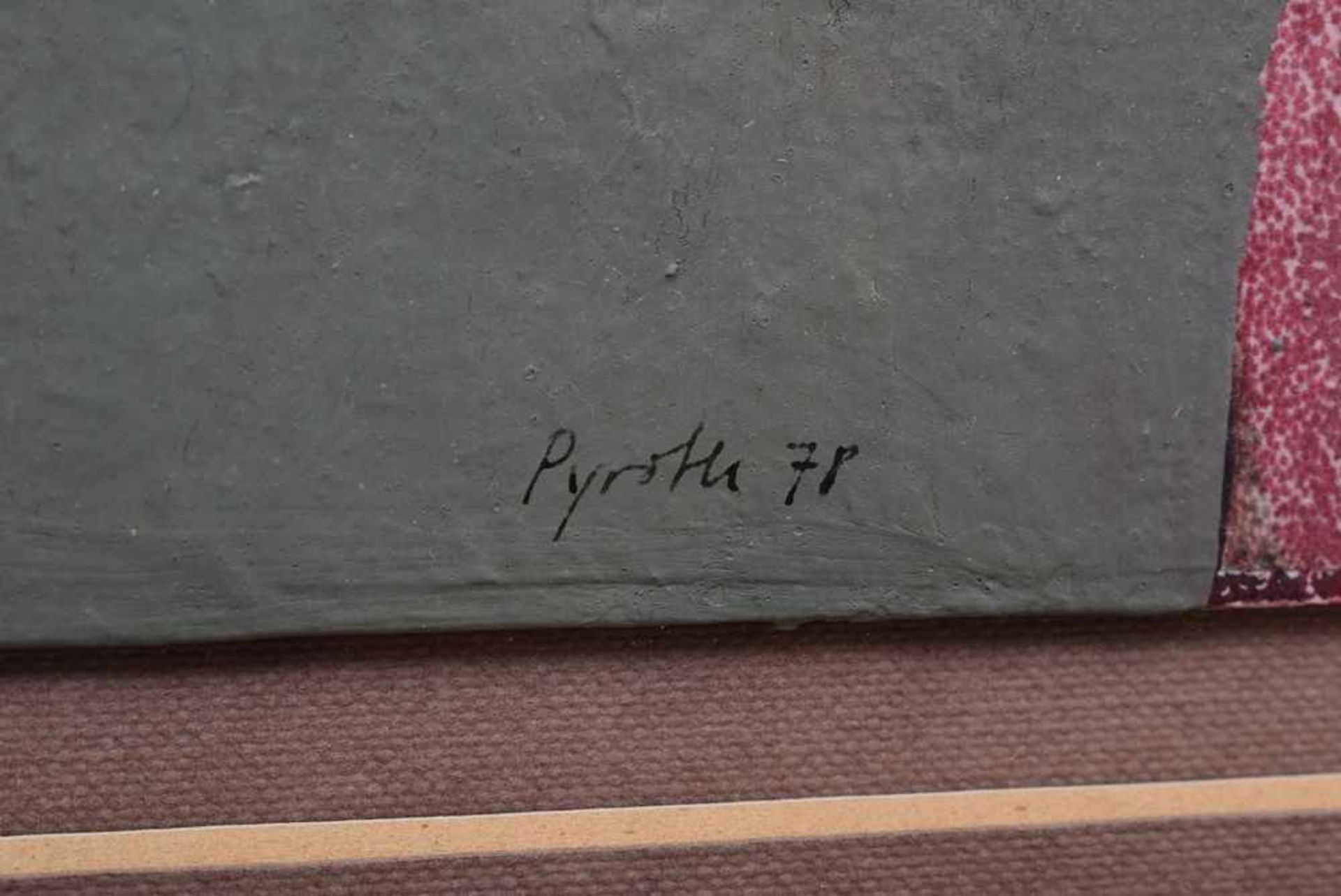 Pyroth, Christa (*1937) "Dame am Rande" 1978, Stoffcollage, u.r.sign./dat., 51,5x37cm (m.R. 79x64, - Bild 3 aus 4
