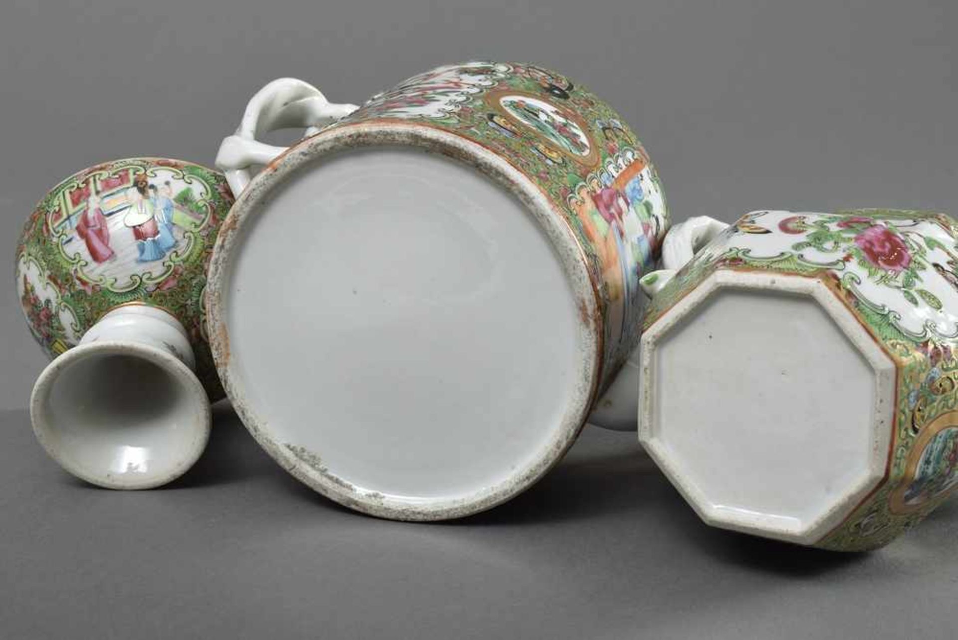 3 Diverse Kanton Porzellan Gefäße mit diversen figürlichen Darstellungen: 1 Teekanne und 1 - Bild 2 aus 7