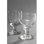 2 Diverse schwere Rotweingläser in rustikaler Façon, H. 15/15,5cm 2 Various heavy red wine glasses