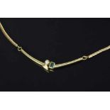 GG 585 Collier mit modernem, schlichten Mittelteil, Brillant und Smaragd, 6,1g, L. 43cm YG 585