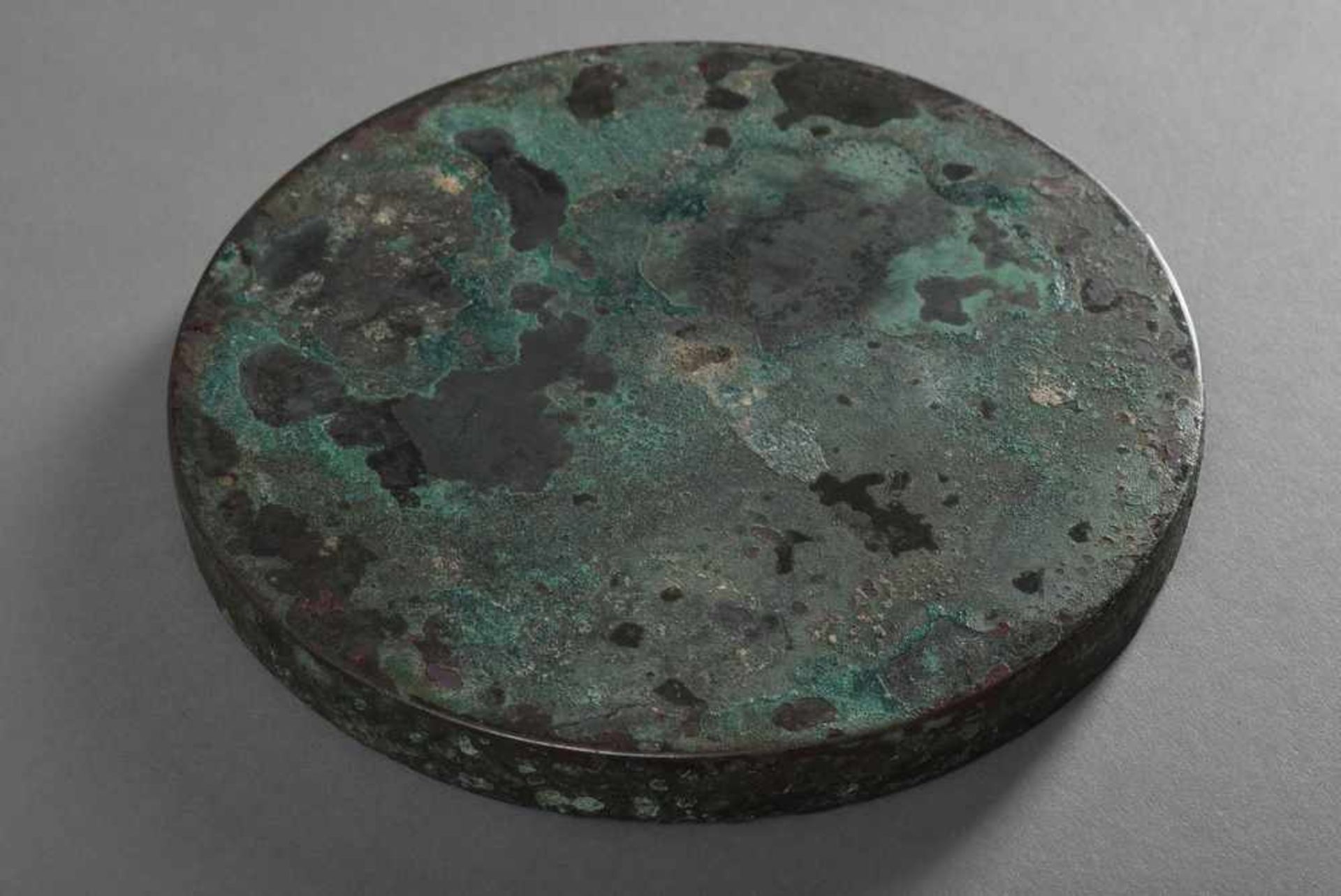 Bronzespiegel des sogenannten "Löwen- und Trauben" Typus, China wohl frühe Tang-Zeit (618-907 n. - Bild 3 aus 6