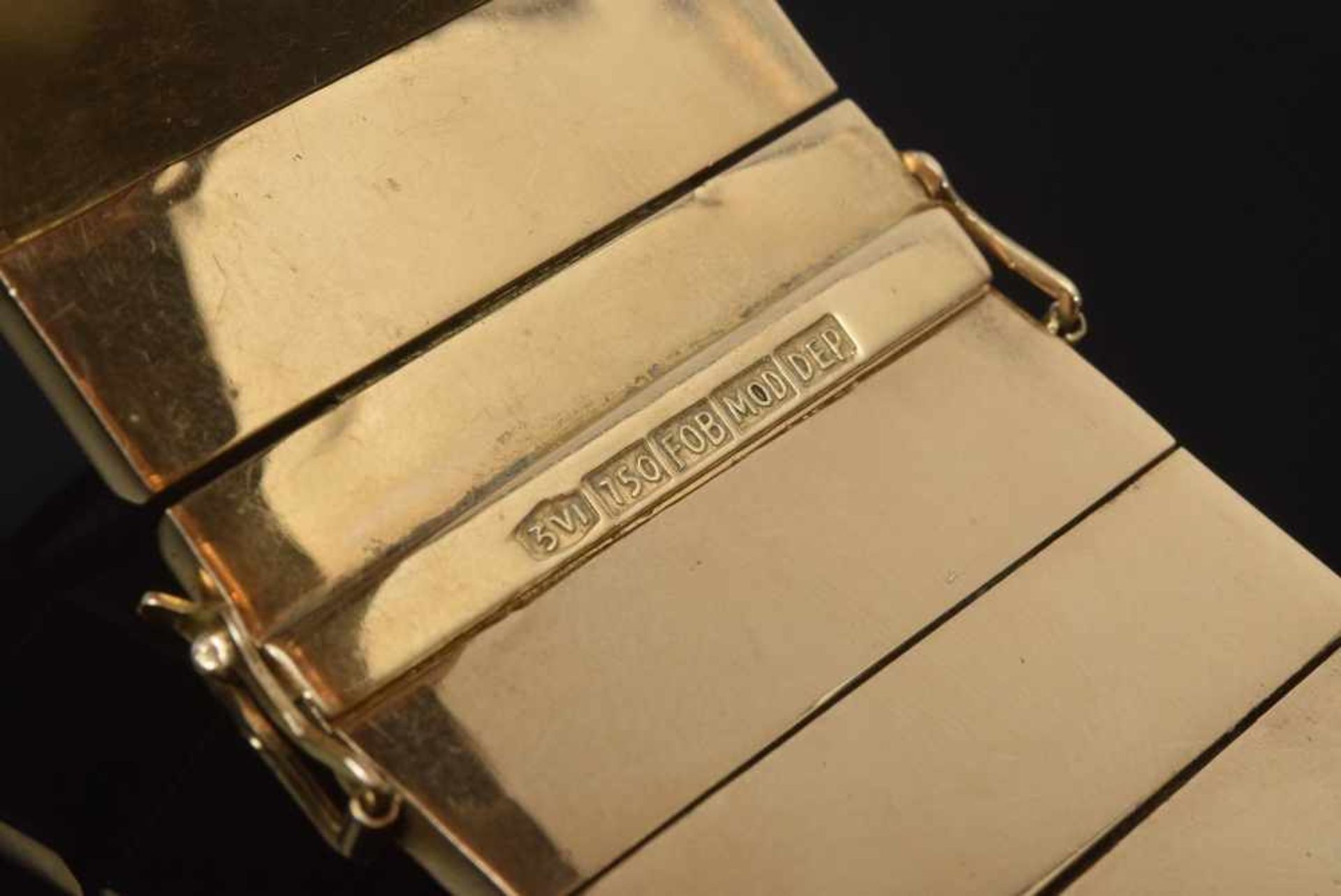 Breites GG 750 Armband mit seitlich abgeschrägten, konkaven Längsgliedern, 94,4g, L. 20cm, - Bild 4 aus 4