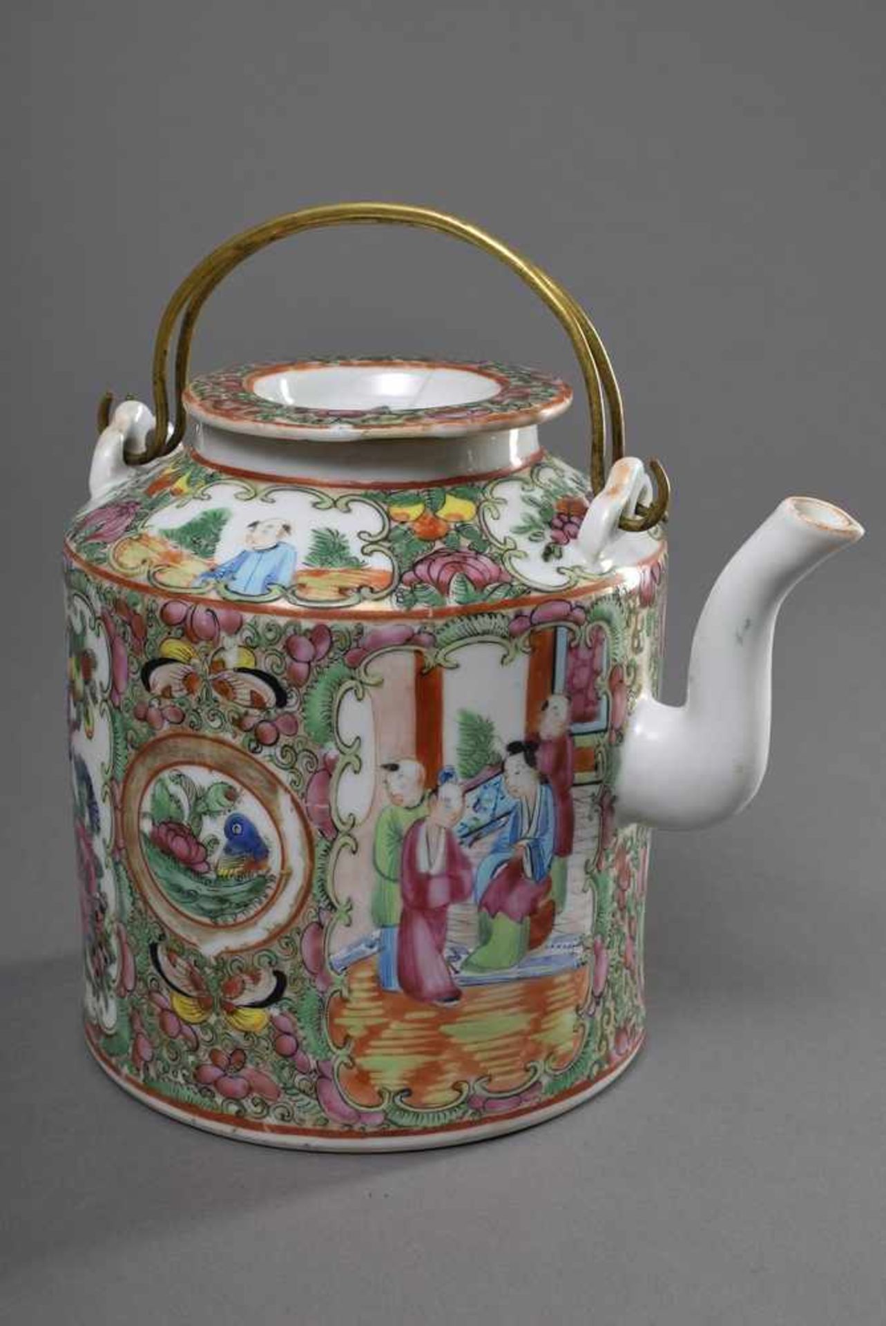 Chinesische Teekanne mit Kantonmalerei, 19.Jh., H. 16cm, Deckel rest. Chinese teapot with cantonal - Image 2 of 7