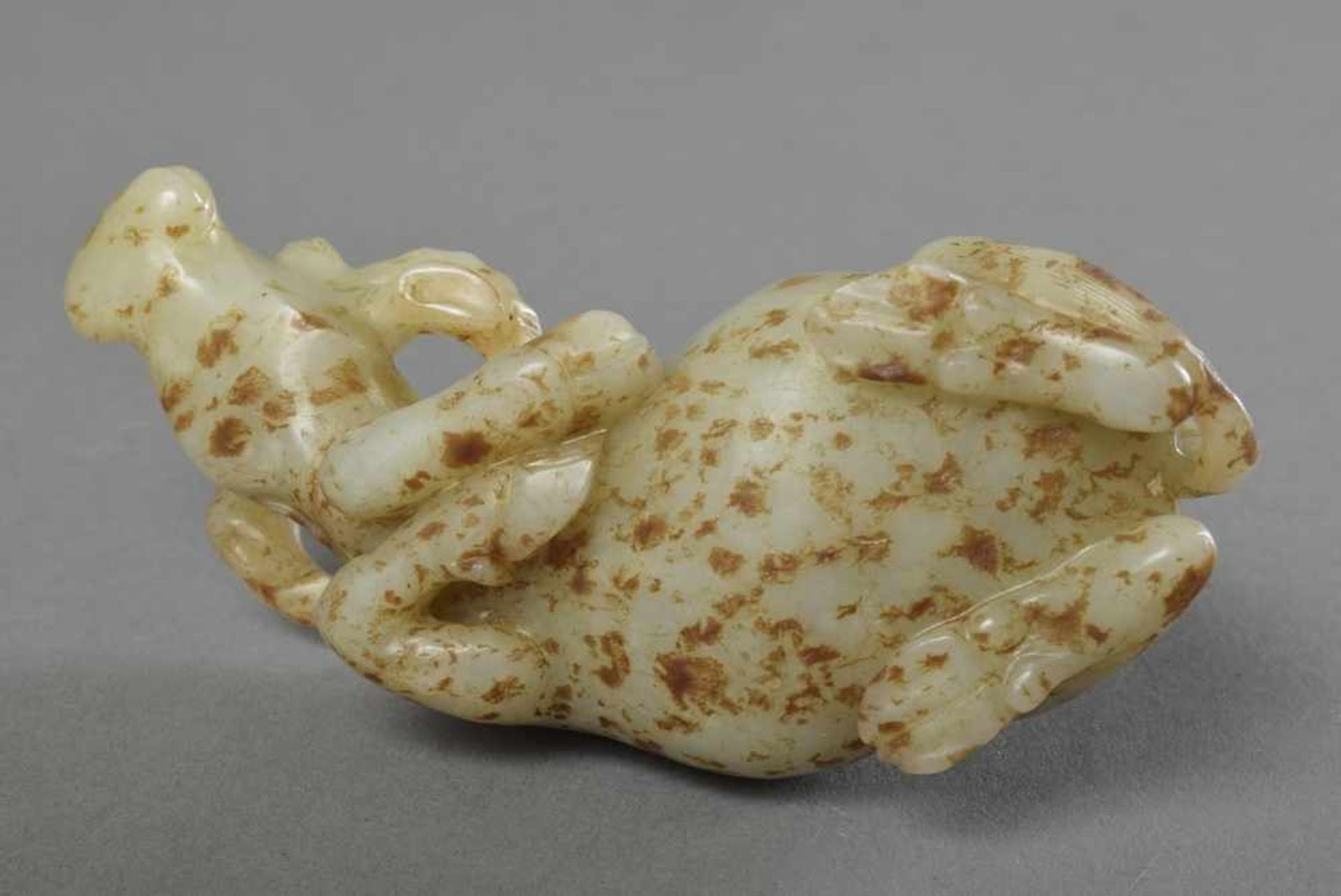 Chinesische Jadeschnitzerei "Liegender Wasserbüffel", 19.Jh., H. 4cm, L. 11cm Chinese jade - Bild 3 aus 3