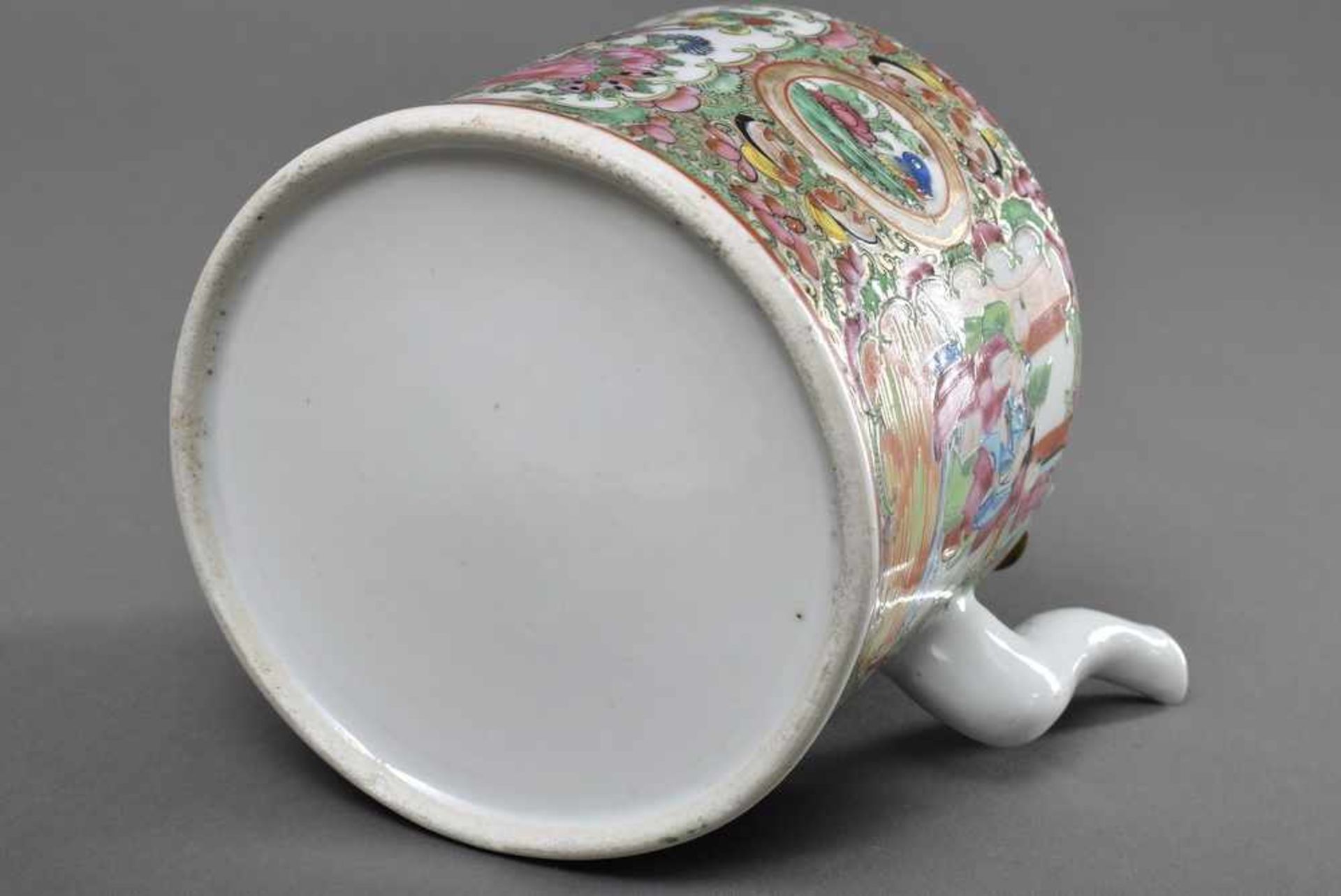 Chinesische Teekanne mit Kantonmalerei, 19.Jh., H. 16cm, Deckel rest. Chinese teapot with cantonal - Image 4 of 7