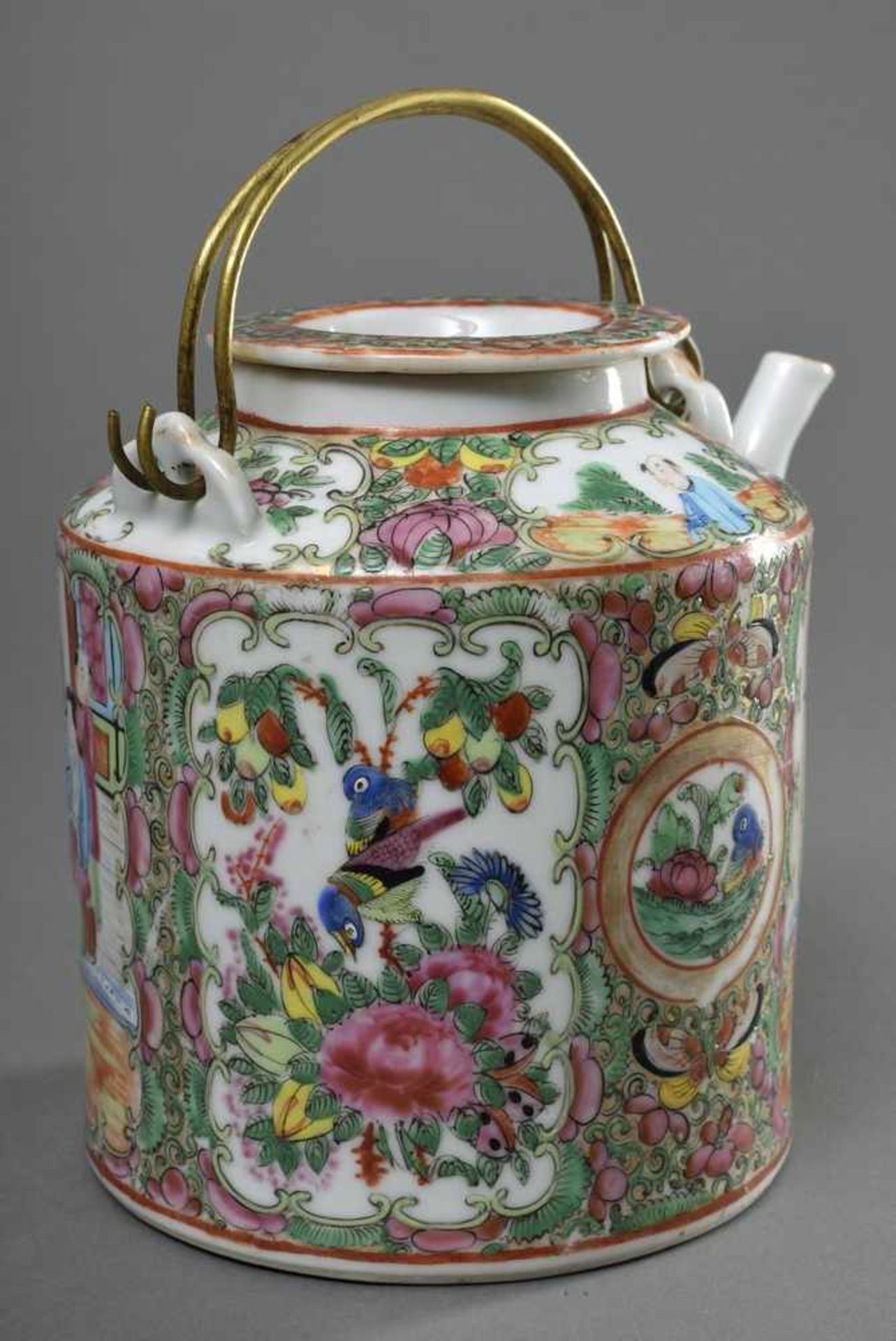 Chinesische Teekanne mit Kantonmalerei, 19.Jh., H. 16cm, Deckel rest. Chinese teapot with cantonal - Image 3 of 7