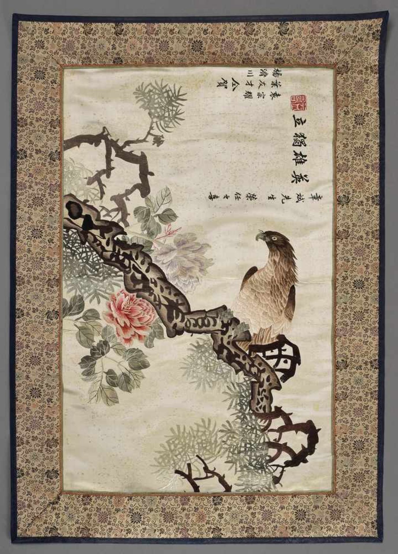 Chinesische Seidenstickerei "Raubvogel auf Ast", o.r. mit Inschrift und roter Siegelmarke, um 1930/