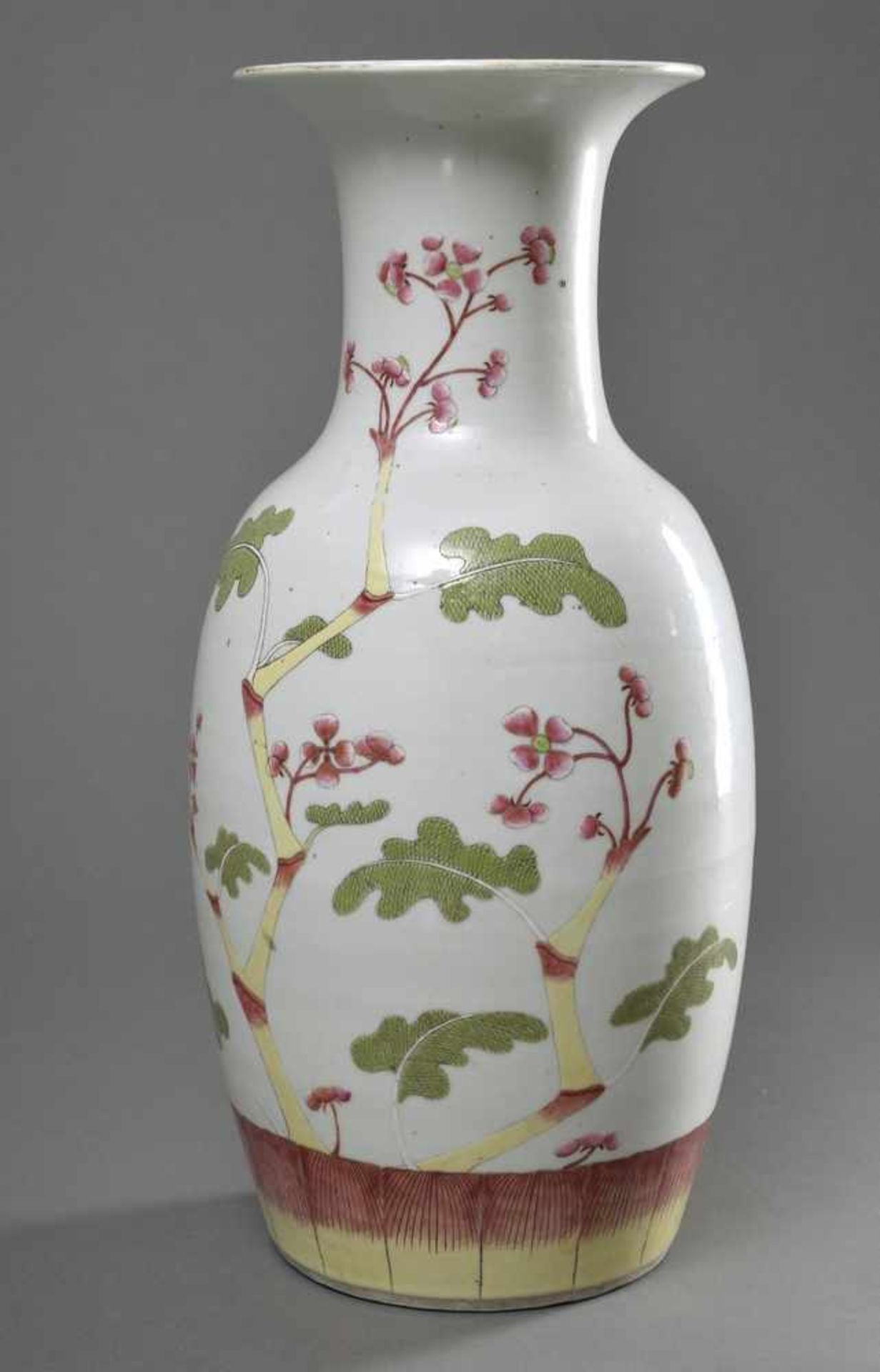 Große chinesische Porzellan Vase mit polychromer Emaillemalerei "Blütenzweige", H. 46cm, etw. ber.