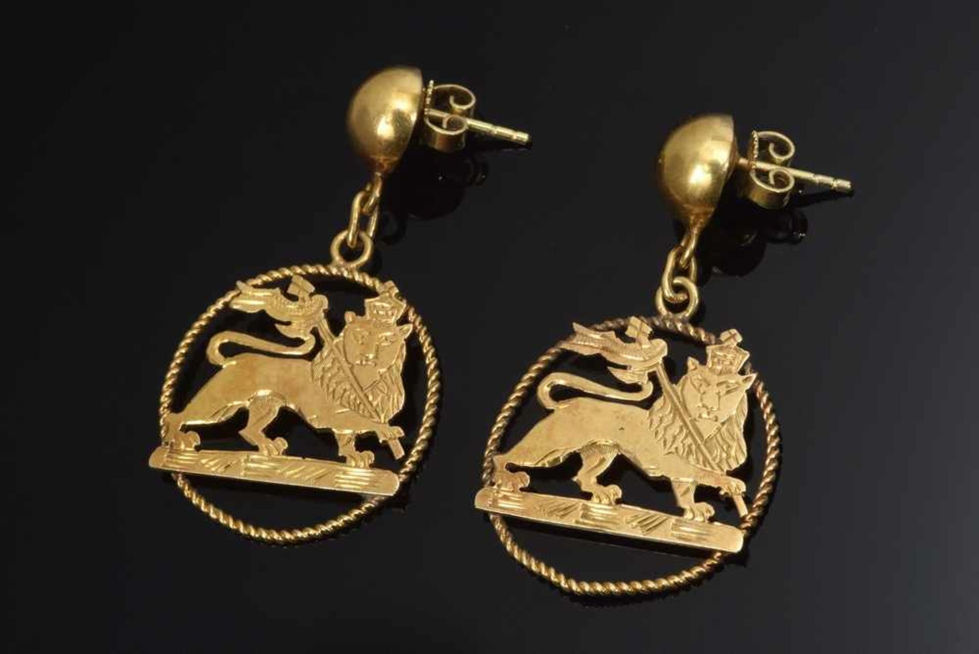 Paar GG 585 Ohrgehänge "Äthiopischer Löwe", 8,9g, Ø 2cm, leicht verbogen Pair of YG 585 earrings ''