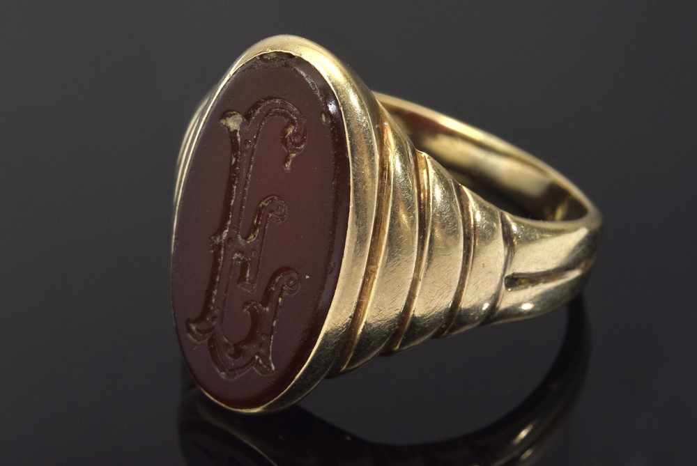 GG 585 Siegelring mit Karneolplatte "F", um 1900, 6,9g, Gr. 54,5 YG 585 Seal ring with carnelian - Image 2 of 2