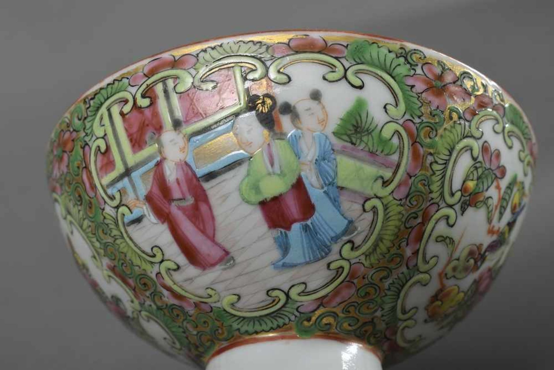 3 Diverse Kanton Porzellan Gefäße mit diversen figürlichen Darstellungen: 1 Teekanne und 1 - Bild 5 aus 7