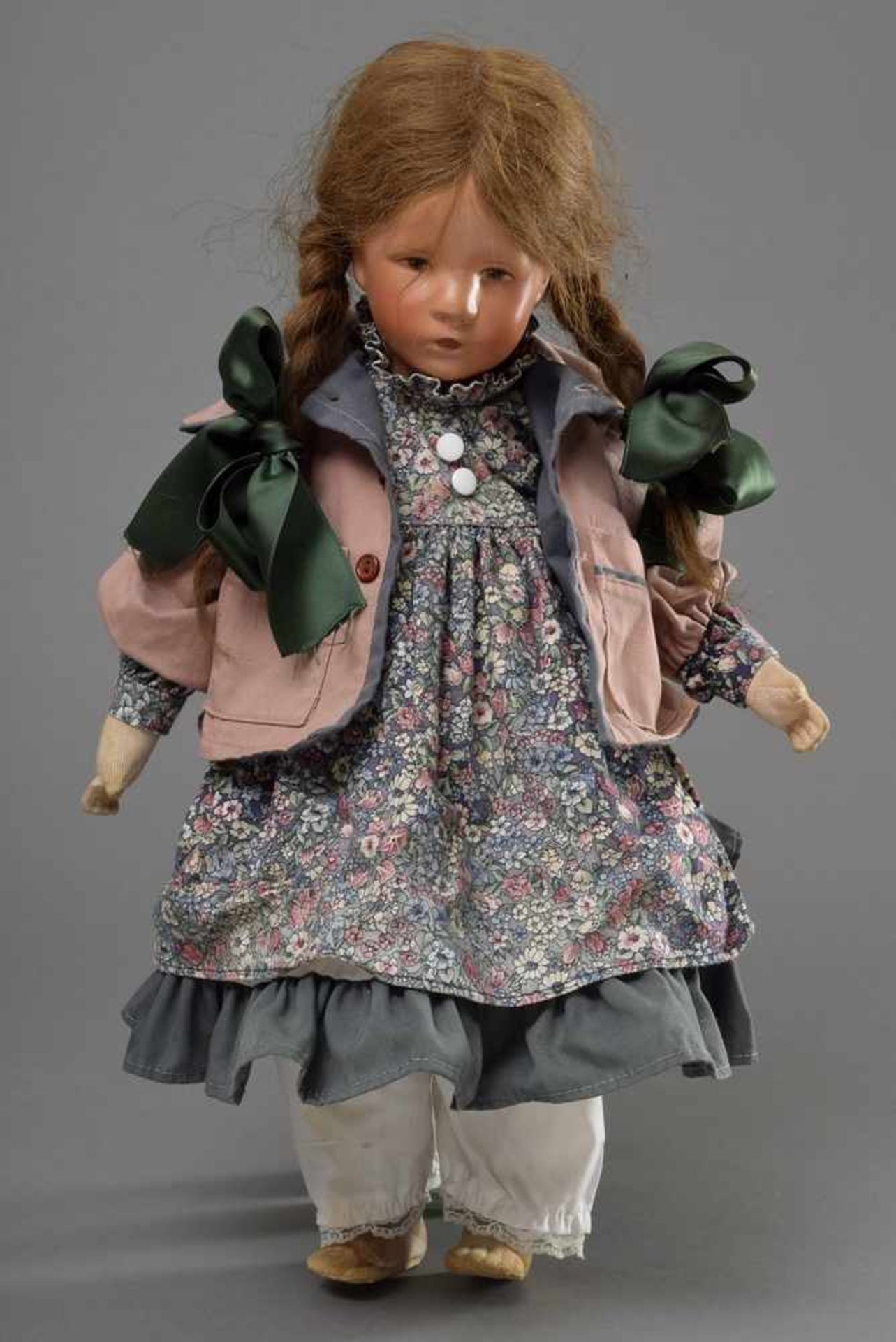 Käthe Kruse Puppe "Das deutsche Kind - Puppe VIII", 1928-1959 am linken Fuß bez., neu bekleidet, - Bild 2 aus 4