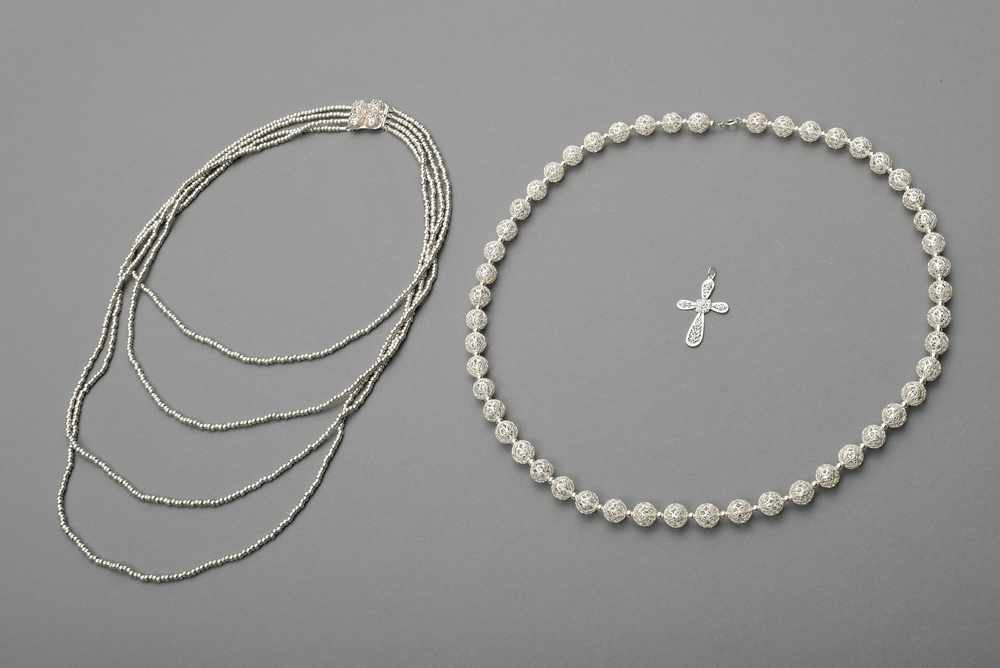 3 Diverse Teile Altländer Filigran Ketten mit kleinem "Kreuz" Anhänger, 19./20.Jh., Silber, 214g, L. - Image 2 of 2