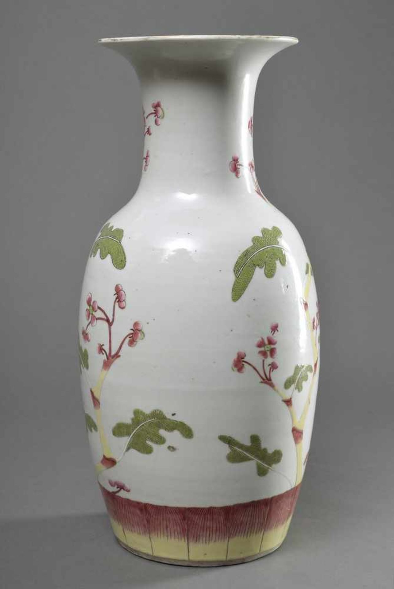 Große chinesische Porzellan Vase mit polychromer Emaillemalerei "Blütenzweige", H. 46cm, etw. ber. - Bild 2 aus 4