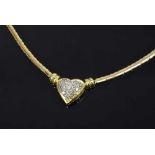 GG 585 Collier mit kleinem herzförmigen 8/8 Diamanten besetztem Mittelteil, 7,8g, L. 45cm YG 585