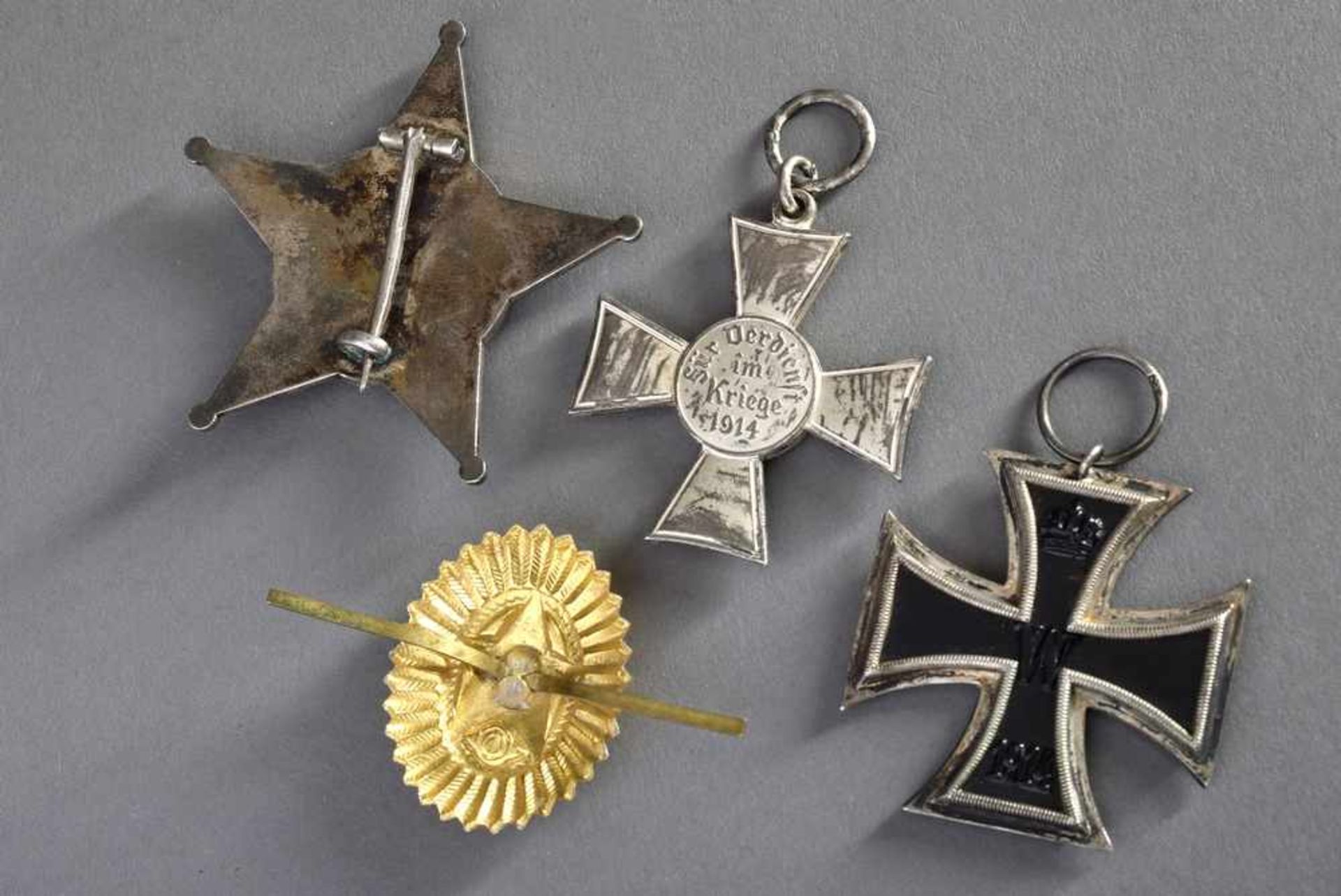 4 Diverse Orden: Eisernes Kreuz 2. Klasse, Herst.: "RW", Silber/Eisen, 4,1x4,1cm, Eiserner - Image 2 of 2