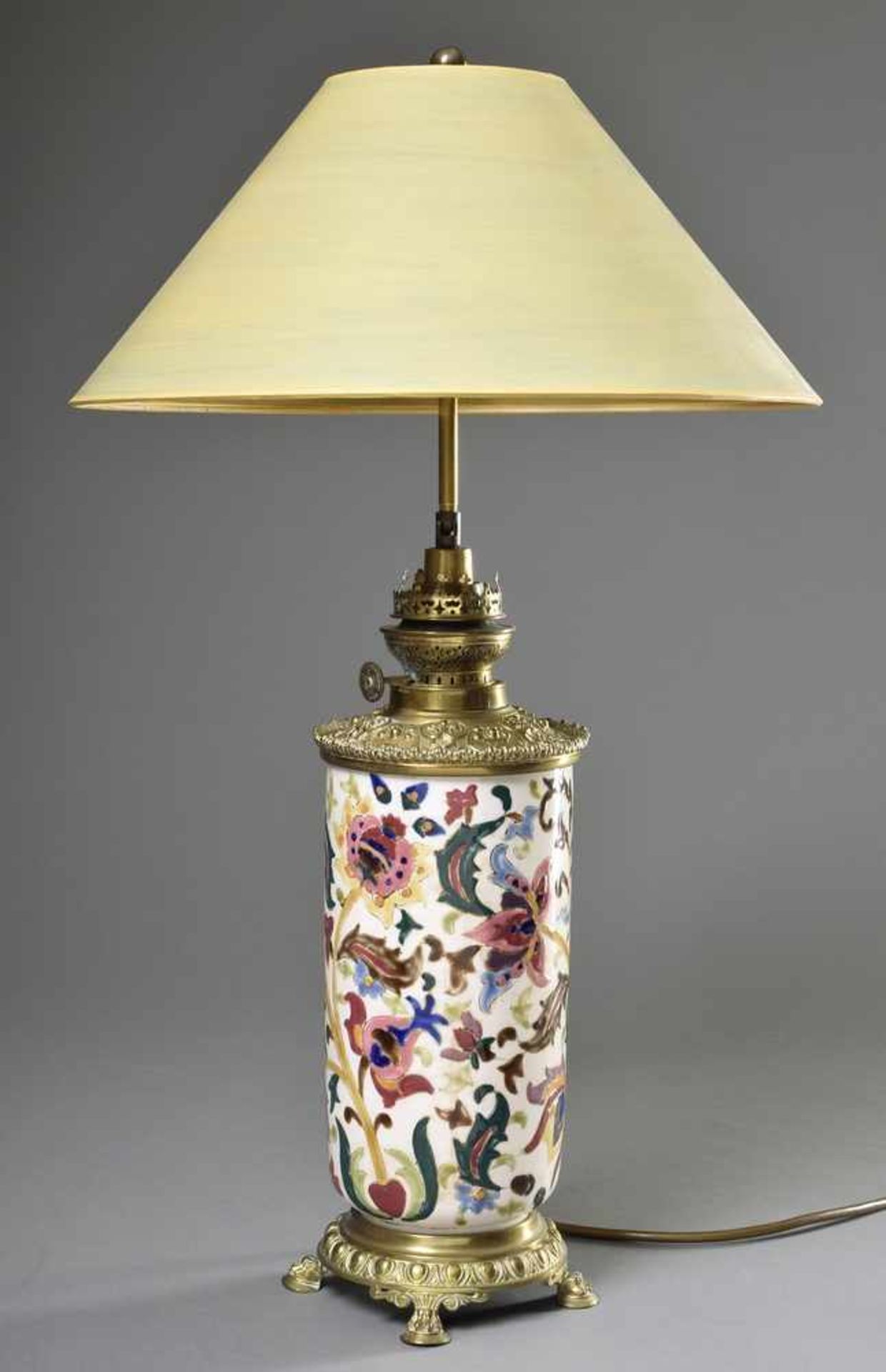 Fayence Petroleumlampe mit orientalischem Floraldekor und Ormolu Montierung, H. 66cmFaience