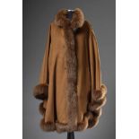 Cognacfarbener Angora Poncho mit Pelzbesatz, "Antoinette" v. Hans HaushoferCognac coloured Angora