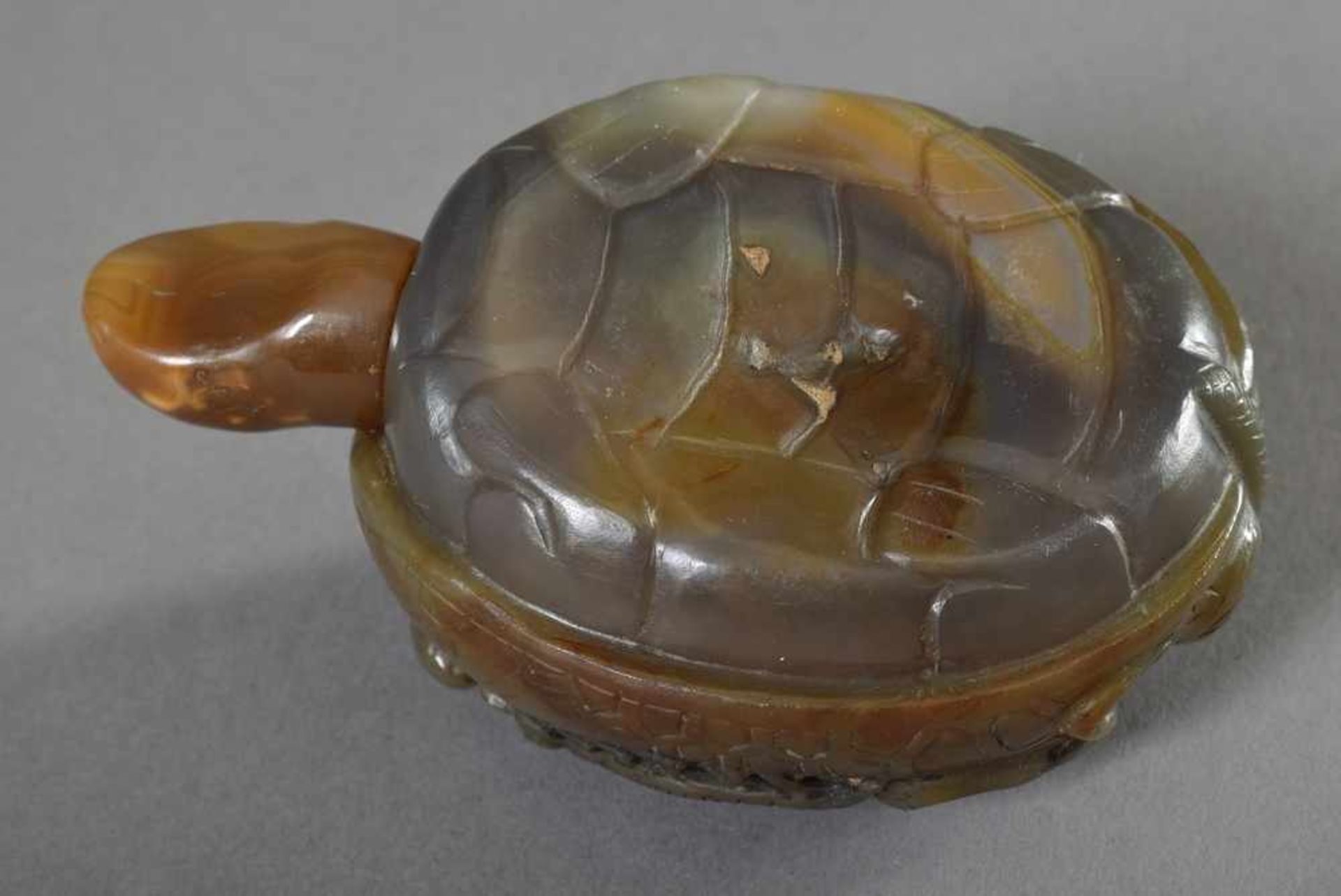 Achat Snuff Bottle in Form einer Schildkröte auf deren Rücken Insekten und Reptilien sitzen, L. - Bild 3 aus 5