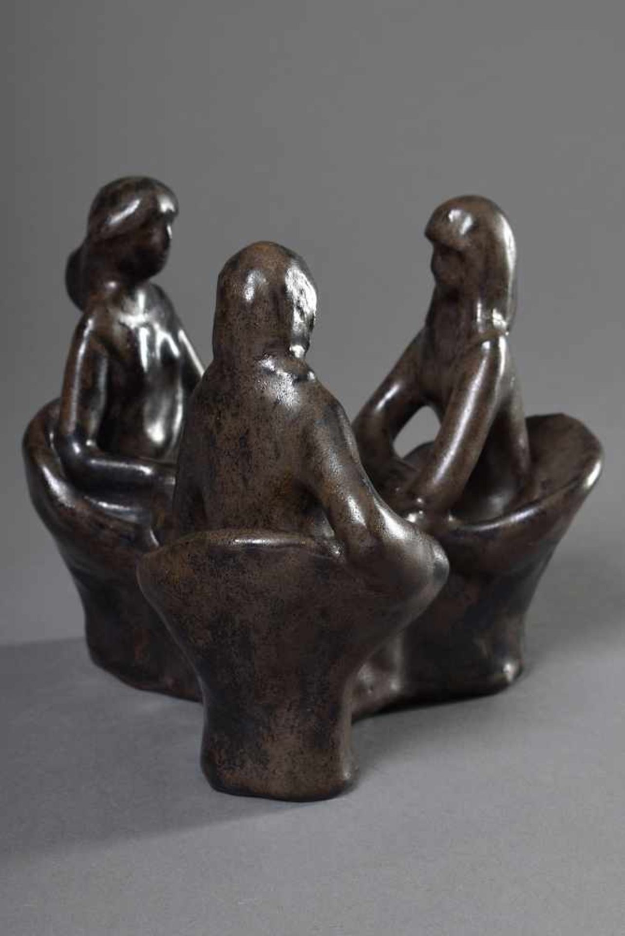 Maetzel, Monika (1917-2010) "Drei Personen am Tisch" 1979, Keramik dunkelbraun glasiert, im Boden - Image 3 of 5